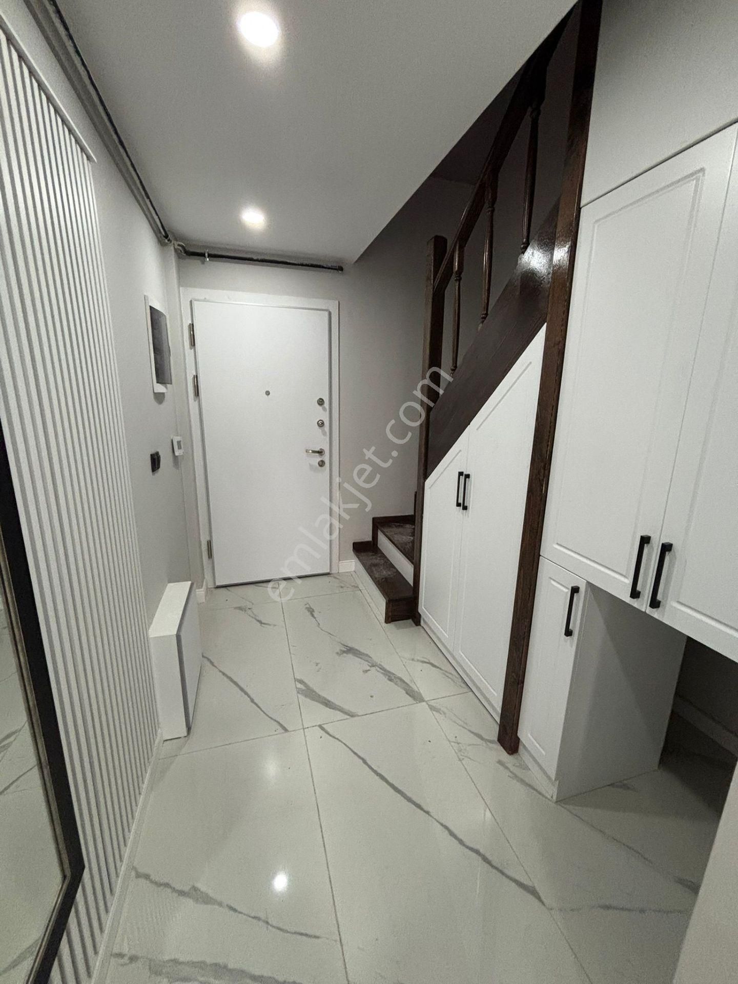 Kaçmaz'dan Altıntepe De Deniz Manzaralı Ön Cephe 3+1 Dubleks - Görsel 8