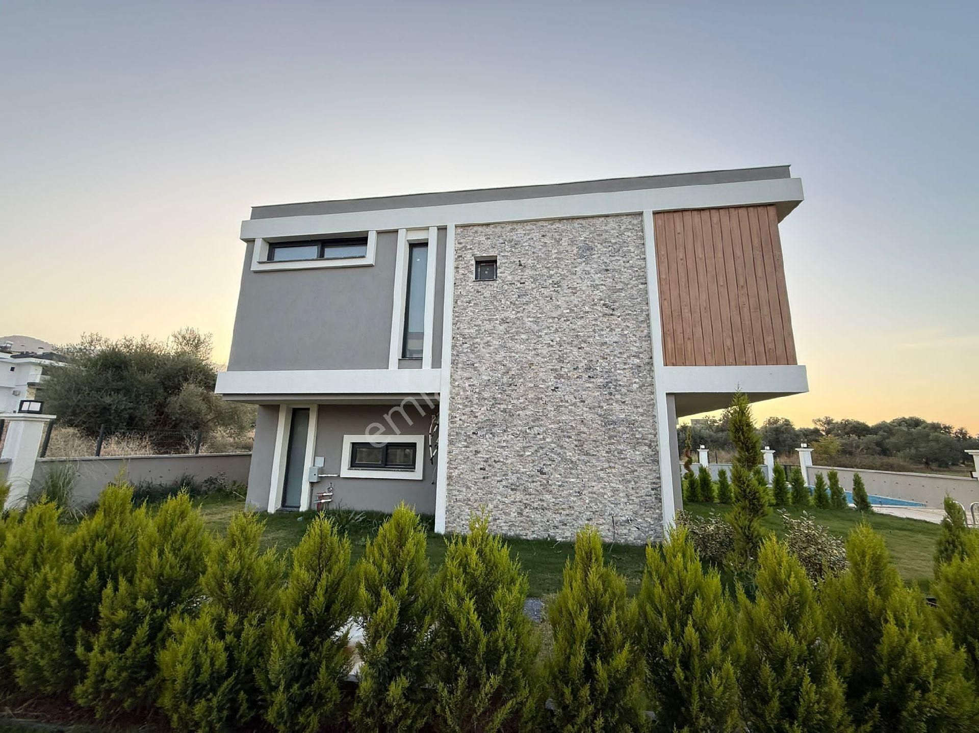 Kusadası Davutlar Sahilde Satılık 3+1 Özel Havuzlu Villa - Görsel 3