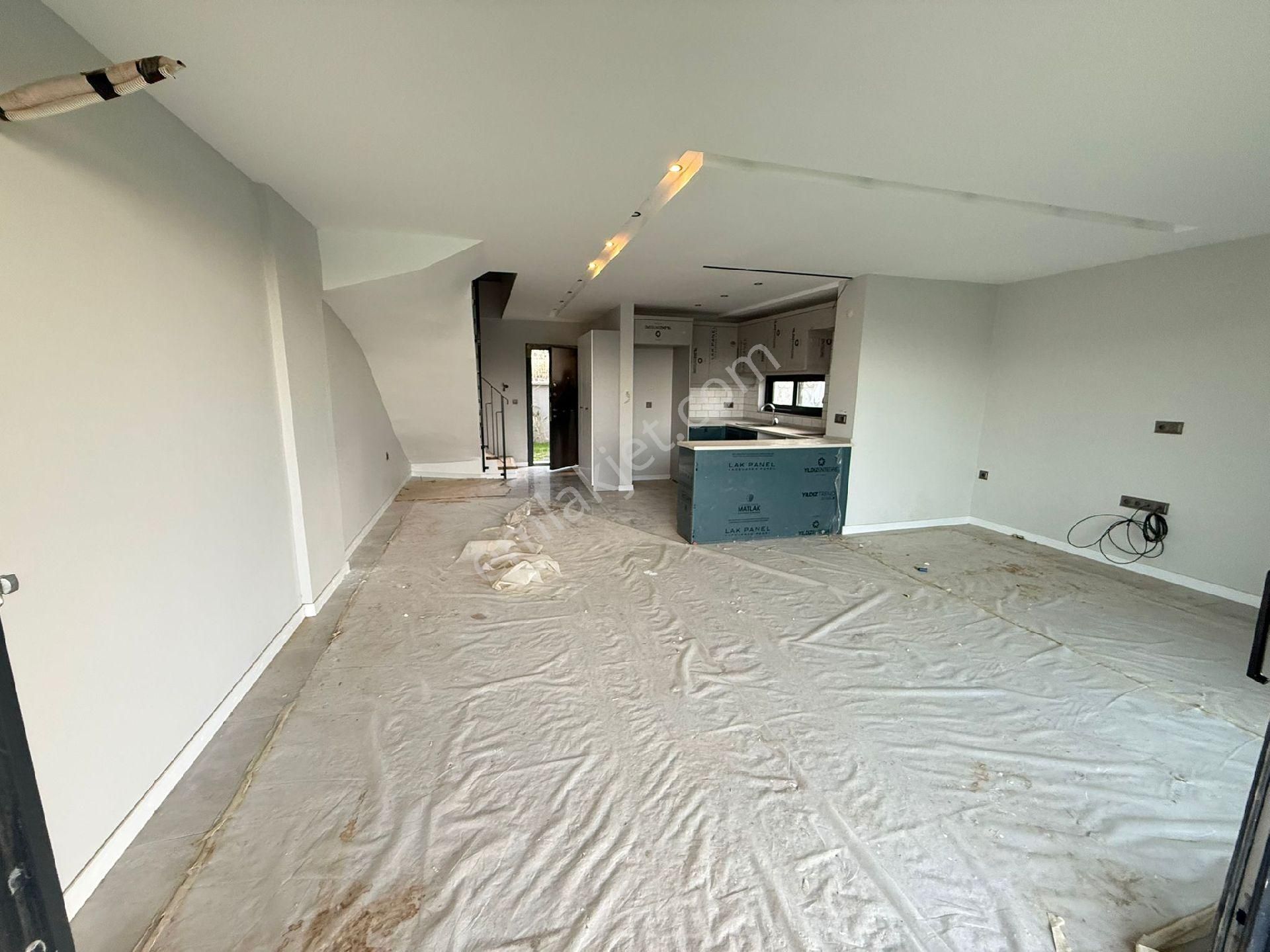 Kusadası Davutlar Sahilde Satılık 3+1 Özel Havuzlu Villa - Görsel 19