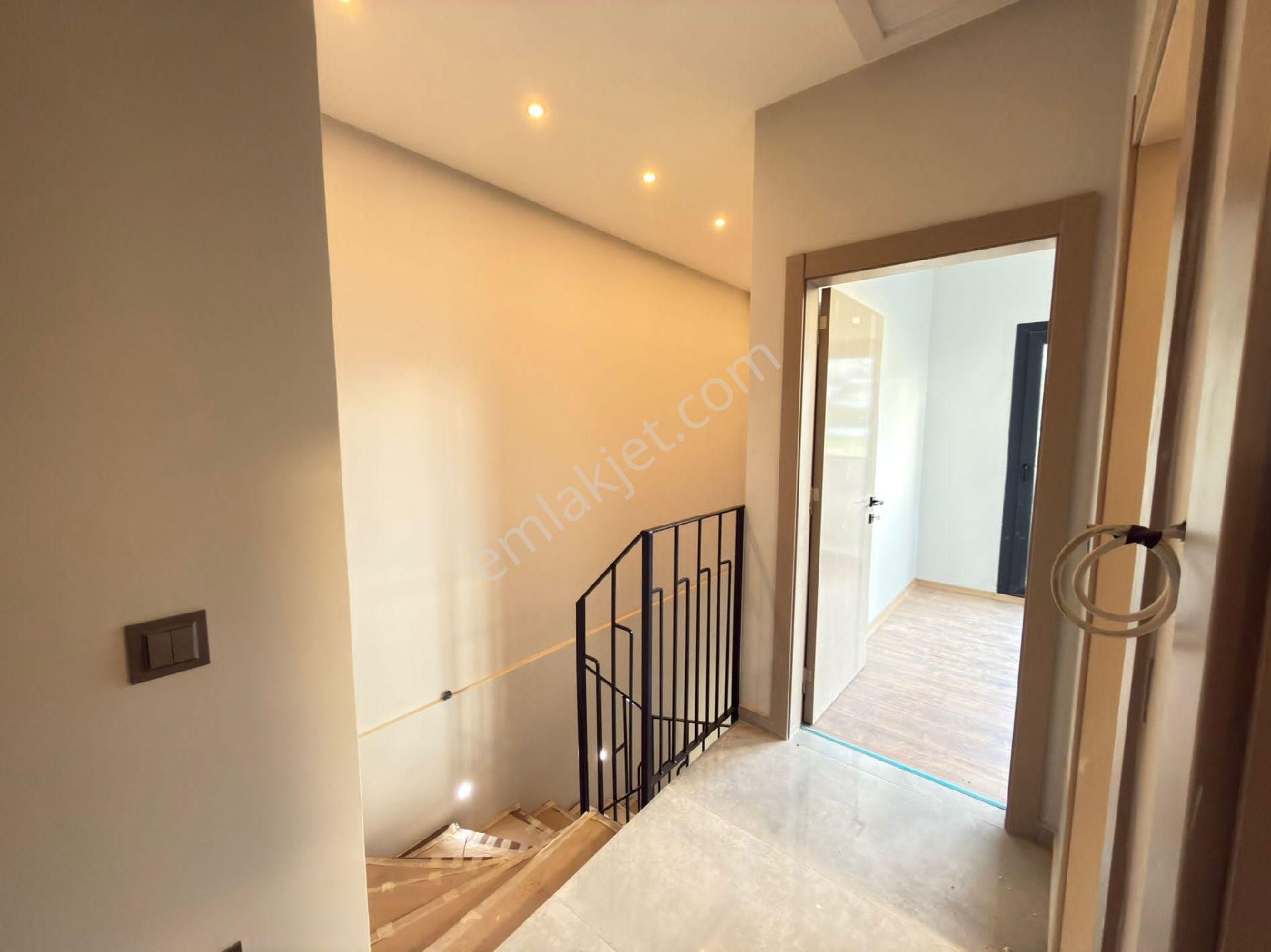 Kusadası Davutlar Sahilde Satılık 3+1 Özel Havuzlu Villa - Görsel 25