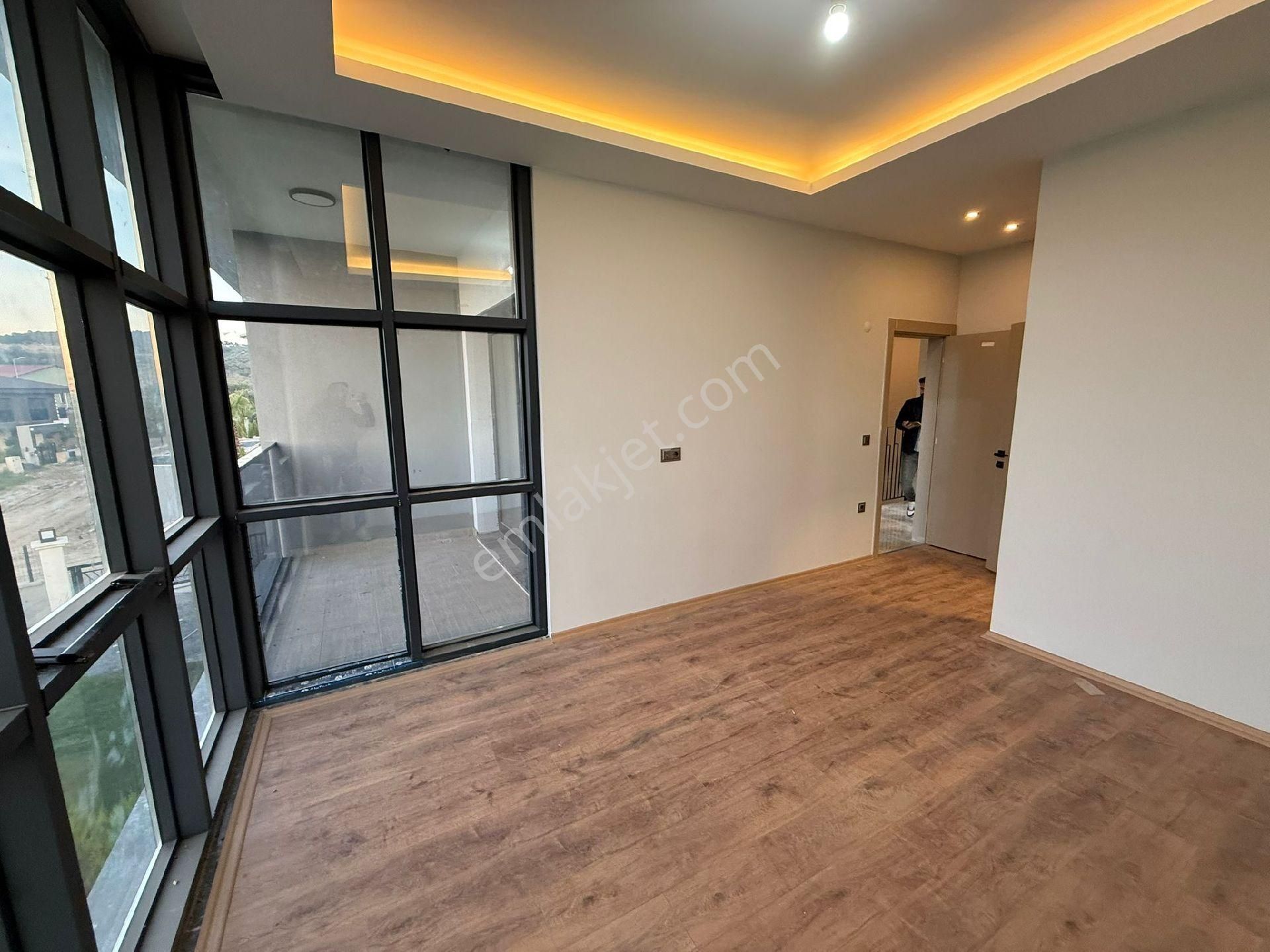 Kusadası Davutlar Sahilde Satılık 3+1 Özel Havuzlu Villa - Görsel 9