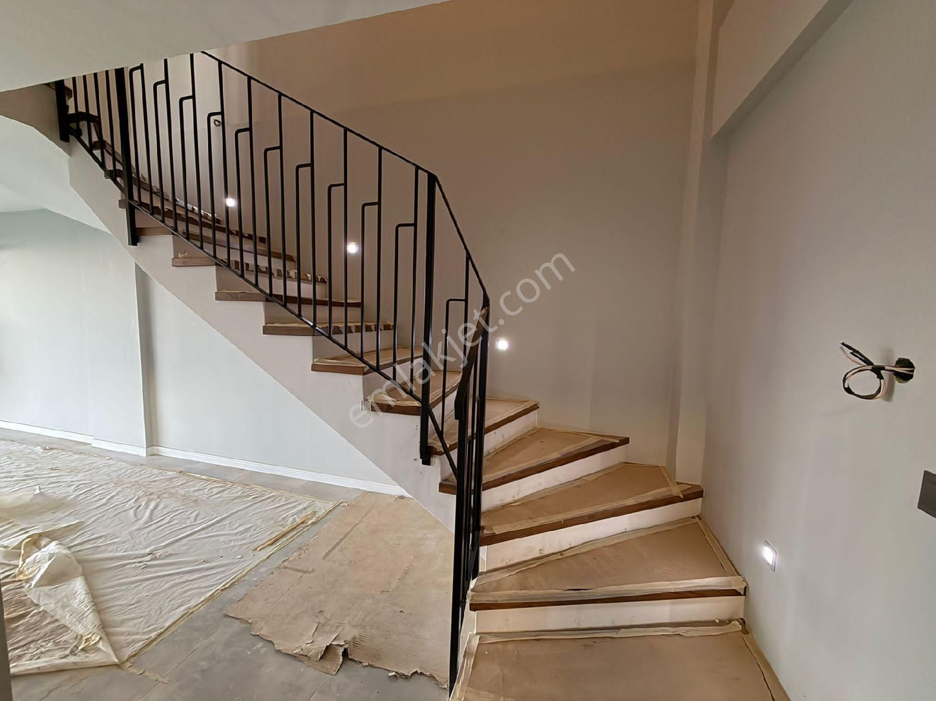 Kusadası Davutlar Sahilde Satılık 3+1 Özel Havuzlu Villa - Görsel 12