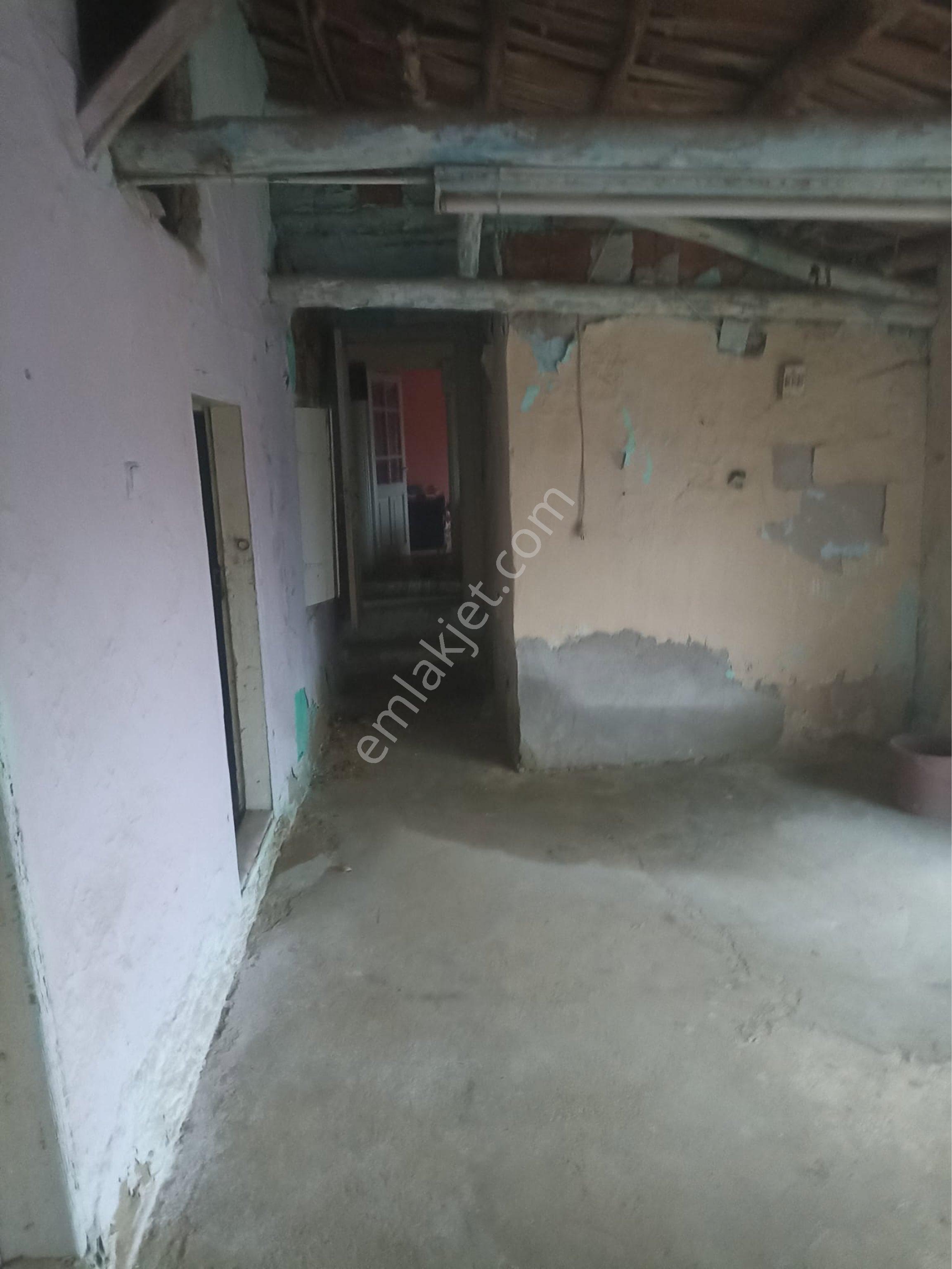 Emr Gayrimenkul Farkıyla Satılık Köy Evi - Görsel 8