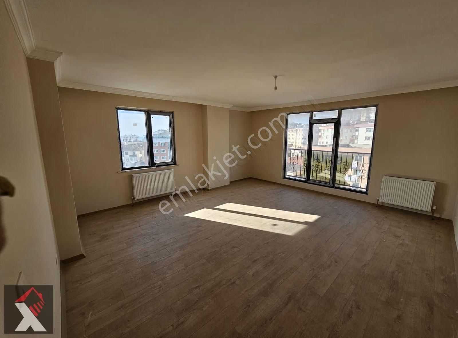 Deniz Manzaralı Cadde Üstü 3+1