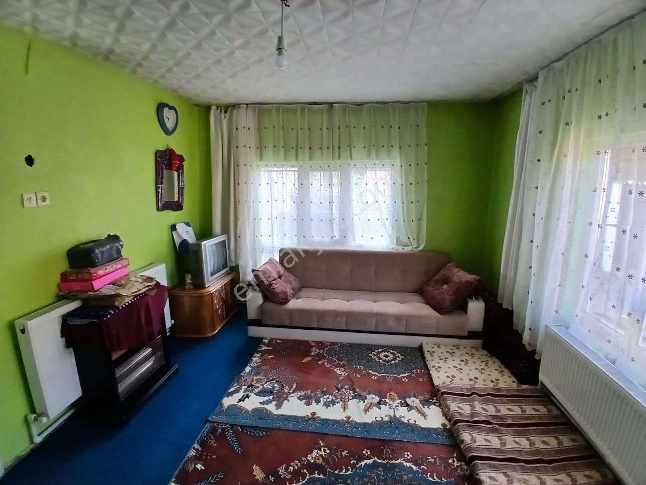 Akçay Emlak'tan Akşehir Nimetullah Nahçivani Ortaokulu Yanında Doğalgazlı Satılık Müstakil Ev - Görsel 2