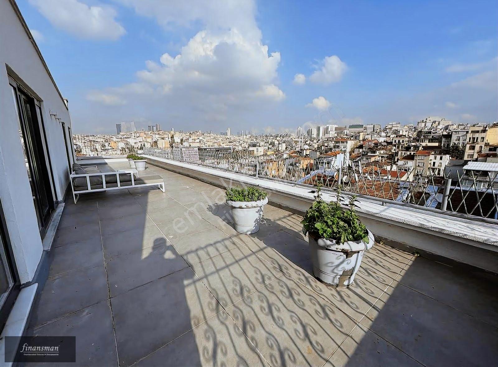 Beyoğlu - Ömer Hayyam'da - Teraslı - Manzaralı - Geniş Daire - Görsel 22