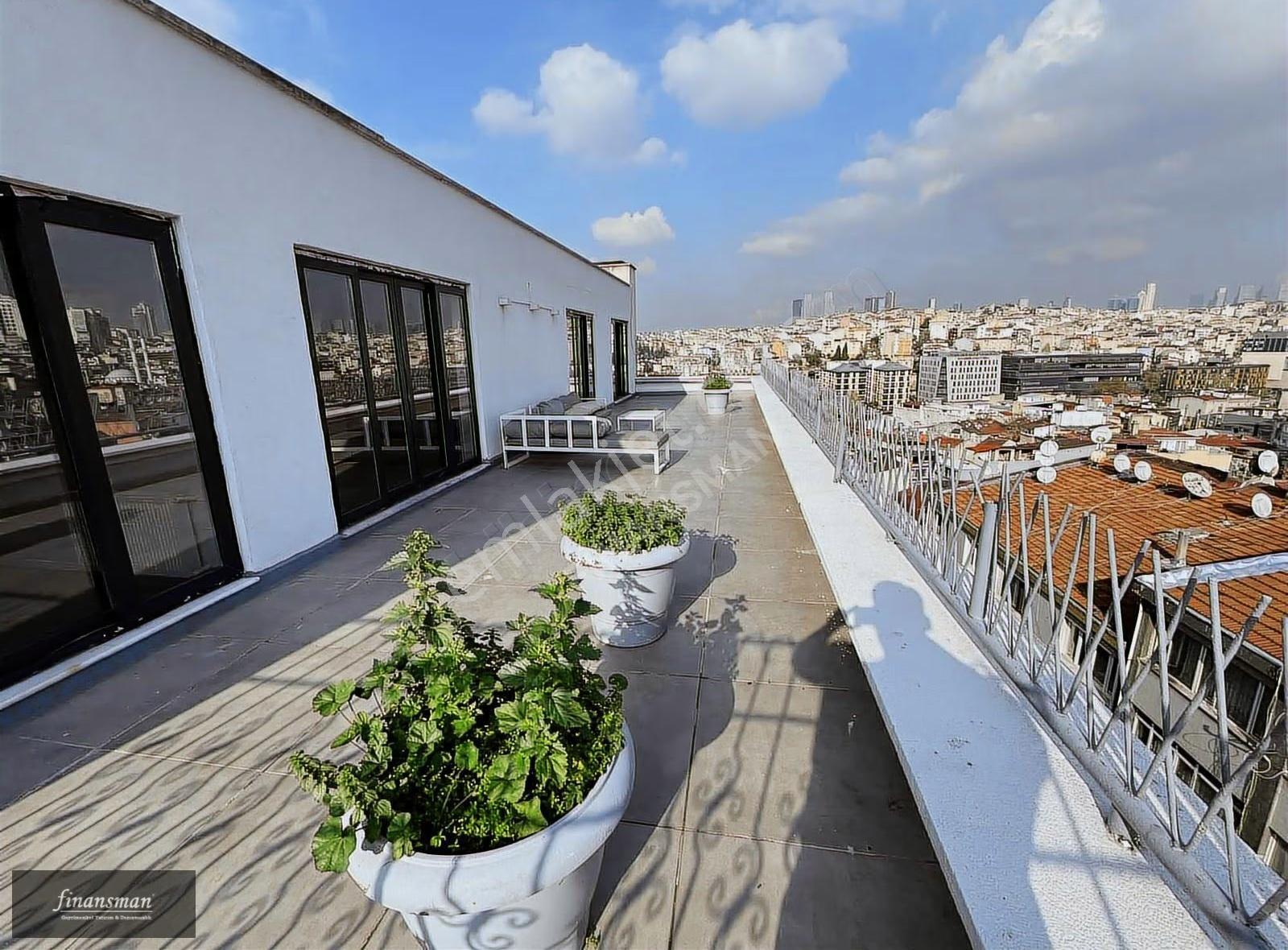 Beyoğlu - Ömer Hayyam'da - Teraslı - Manzaralı - Geniş Daire - Görsel 17