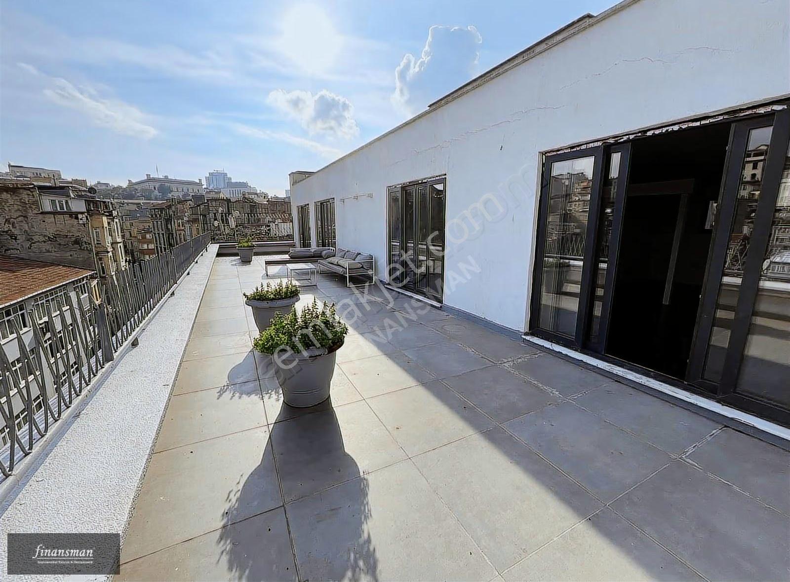 Beyoğlu - Ömer Hayyam'da - Teraslı - Manzaralı - Geniş Daire - Görsel 21