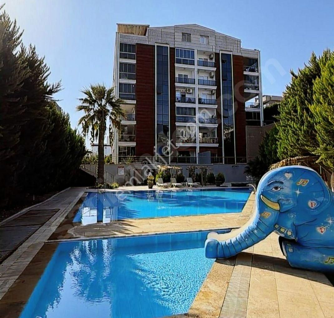 İkiçeşmelik'te Havuzlu Sitede Doğalgazlı Eşyalı 4+1 Çatı Dubleks