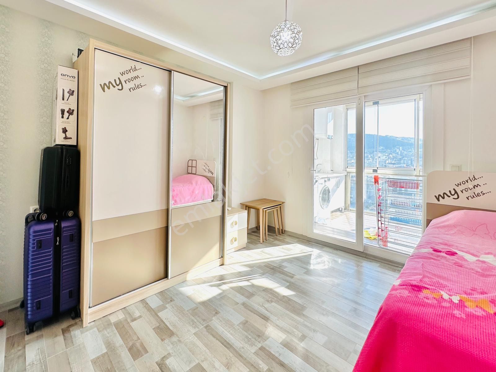 İkiçeşmelik'te Havuzlu Sitede Doğalgazlı Eşyalı 4+1 Çatı Dubleks - Görsel 24