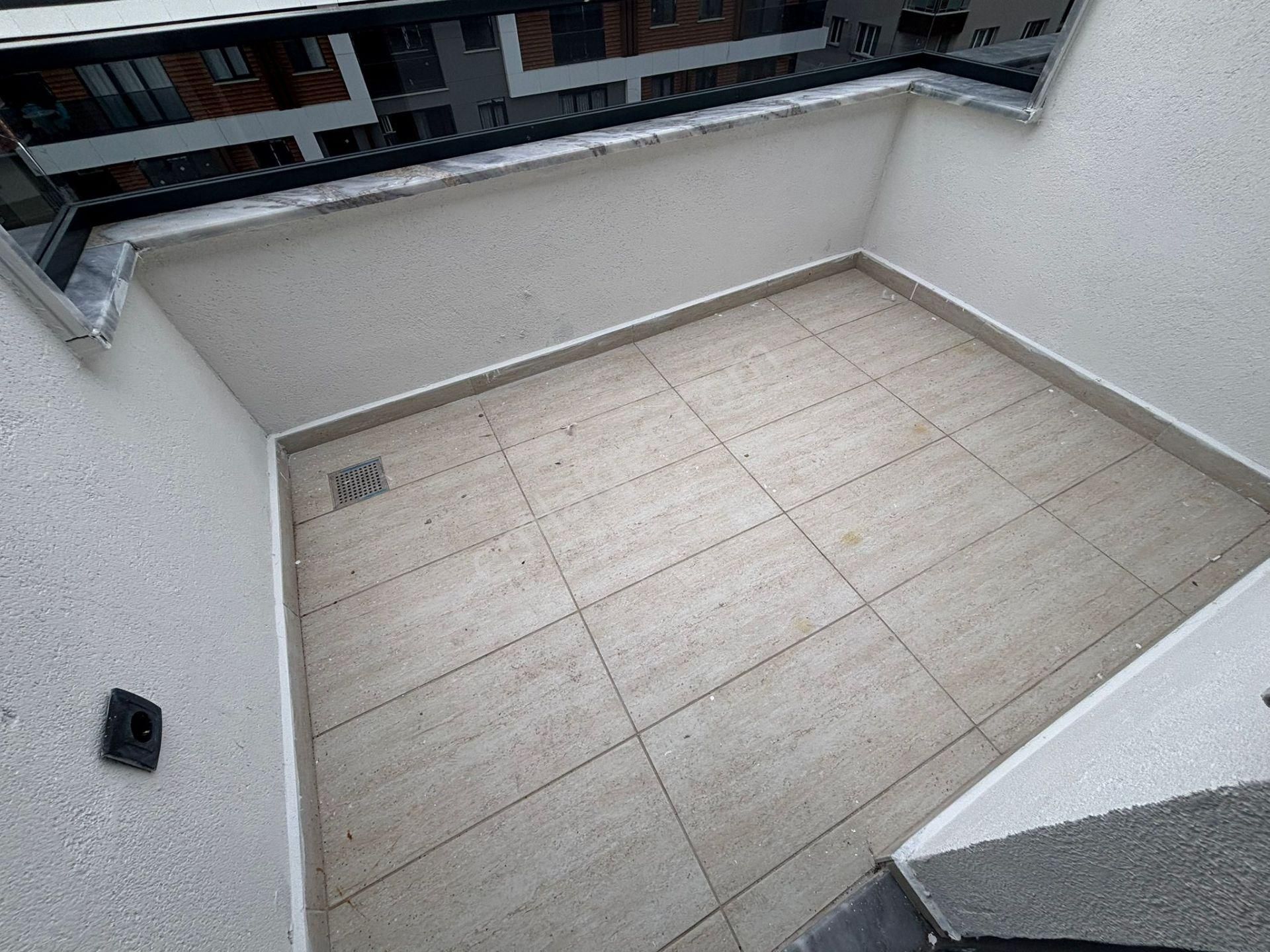 Kaçmaz'dan Altıntepe De Deniz Manzaralı Ön Cephe 2+1 Dubleks