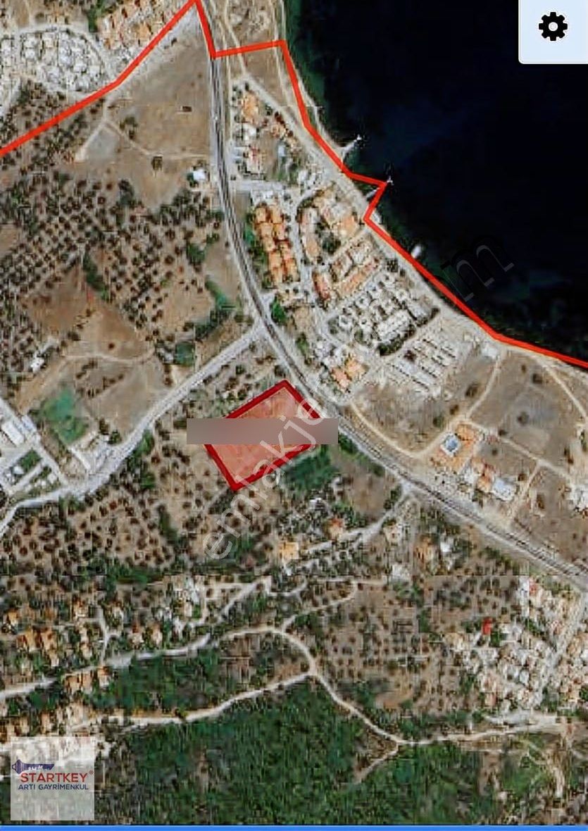 Foça Cumhuriyet Mah. De Denize 150 Mt Mesafede Satılık