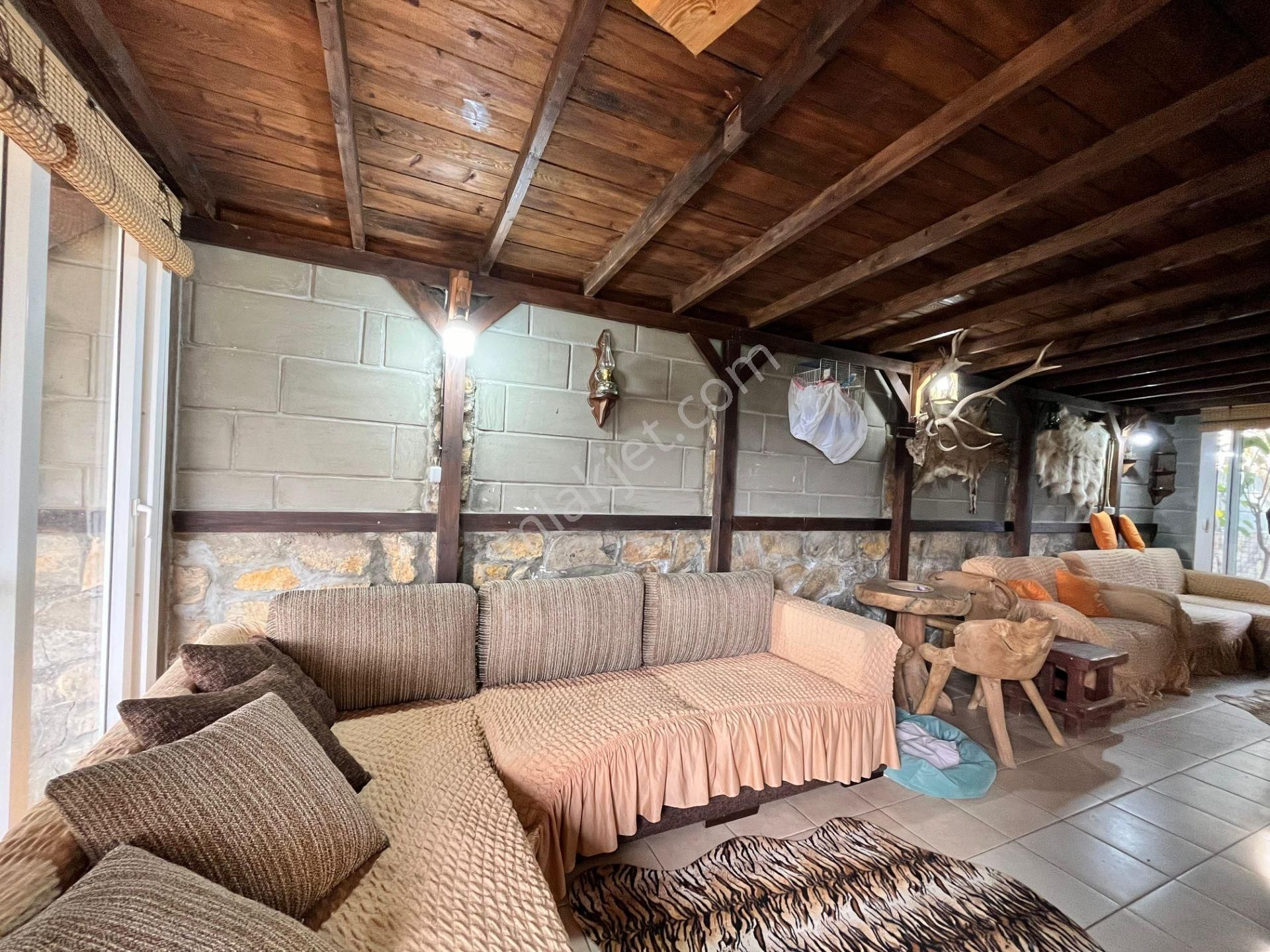 Sığacık Girlen'de Müstakil Bahçeli Satılık 4+1 Villa - Görsel 11