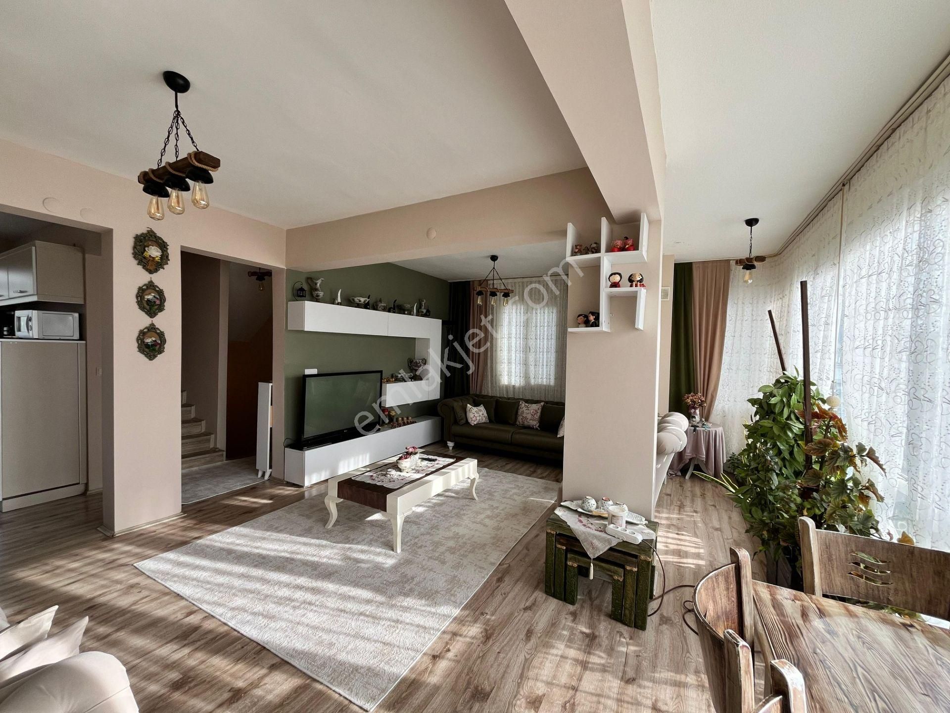 Sığacık Girlen'de Müstakil Bahçeli Satılık 4+1 Villa - Görsel 15