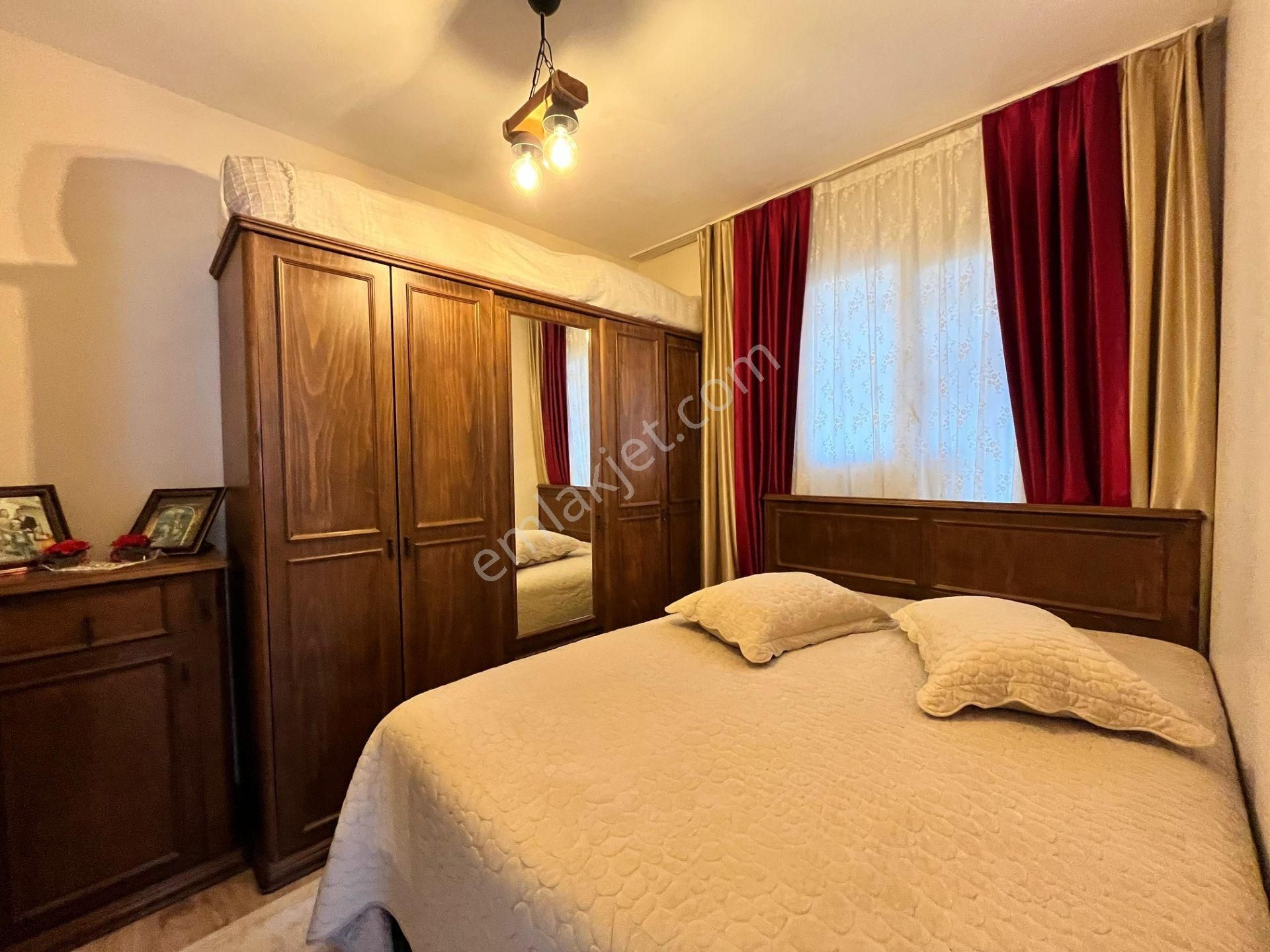 Sığacık Girlen'de Müstakil Bahçeli Satılık 4+1 Villa - Görsel 9