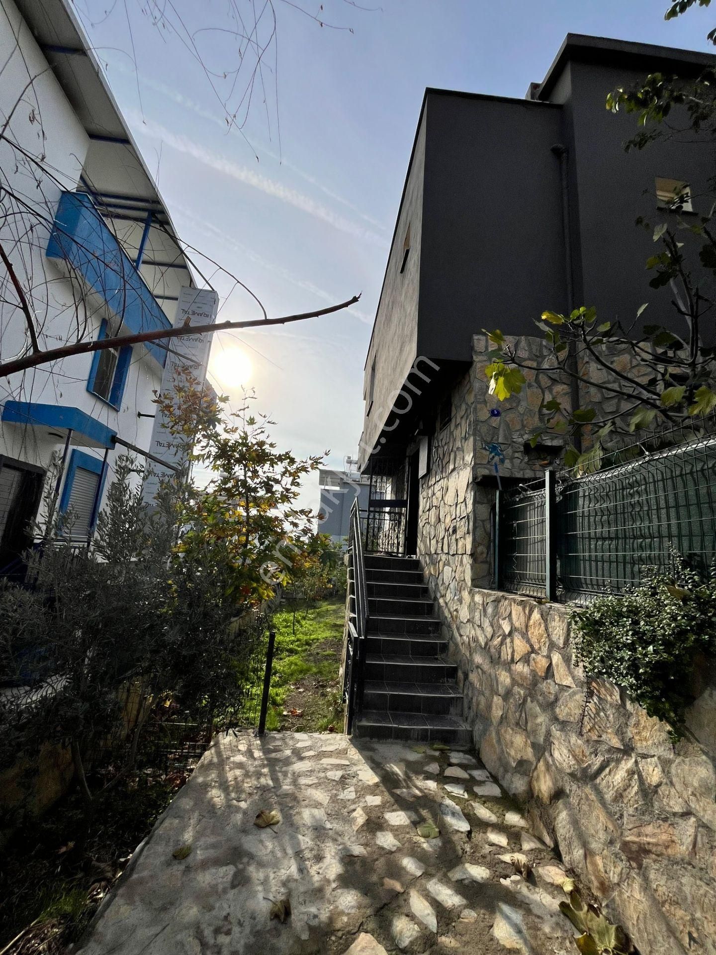 Sığacık Girlen'de Müstakil Bahçeli Satılık 4+1 Villa - Görsel 6