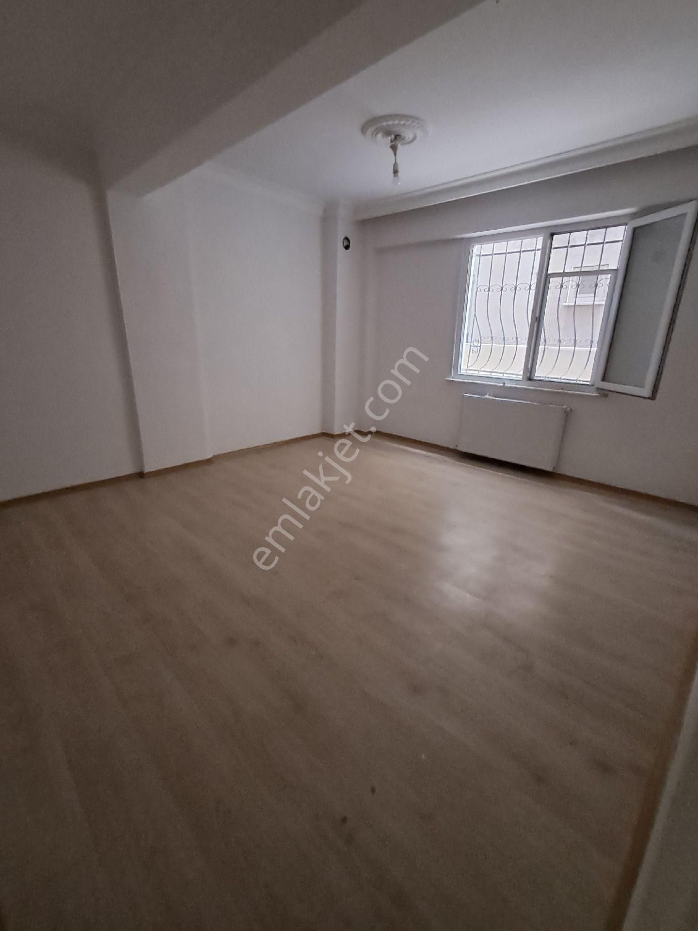 Yenimahallede 2+1 Satılık Boş Daire (bahçekatı )