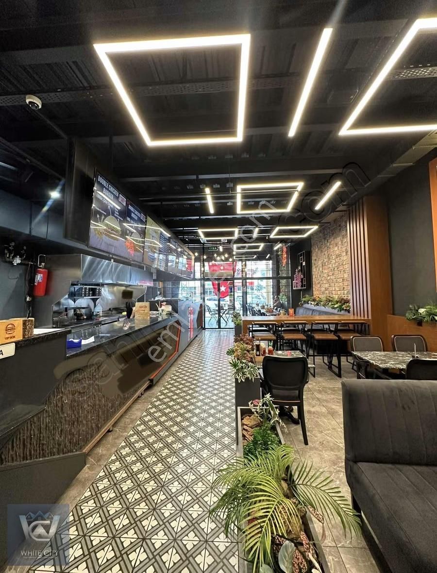 The İstanbul Veliefendi, Ana Cadde Üzerinde, 4 Katlı, 640 M2 - Görsel 5