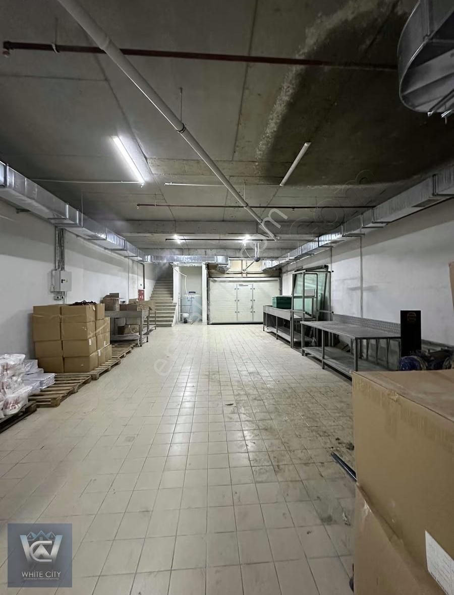 The İstanbul Veliefendi, Ana Cadde Üzerinde, 4 Katlı, 640 M2 - Görsel 2