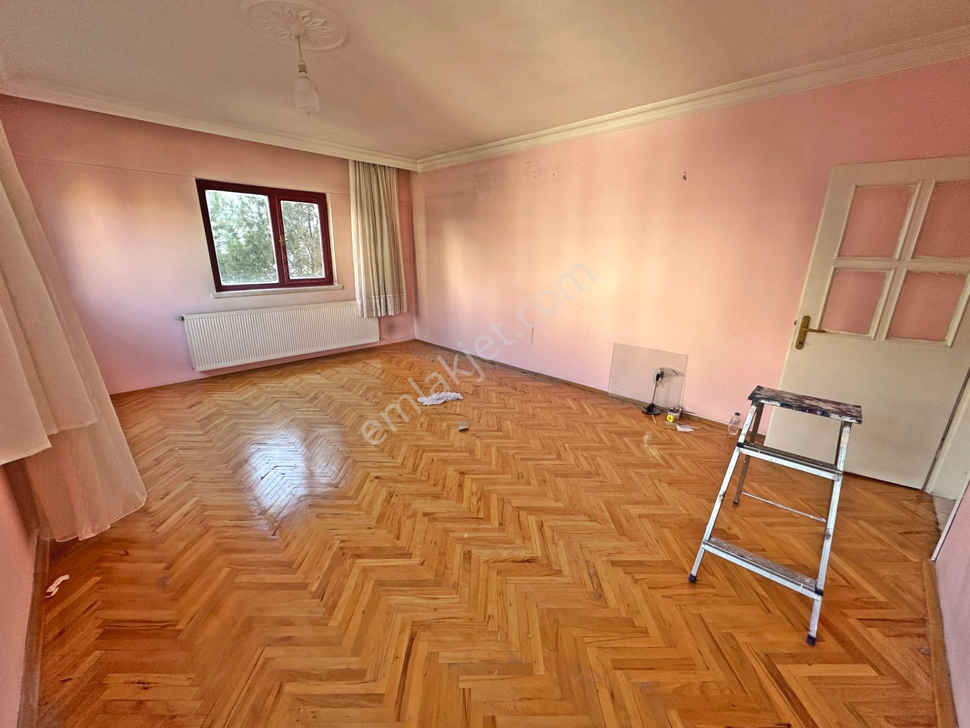 Aşıkveysel Mahallesinde Ön Cephede Geniş 2+1 Kiralık Daire - Görsel 2
