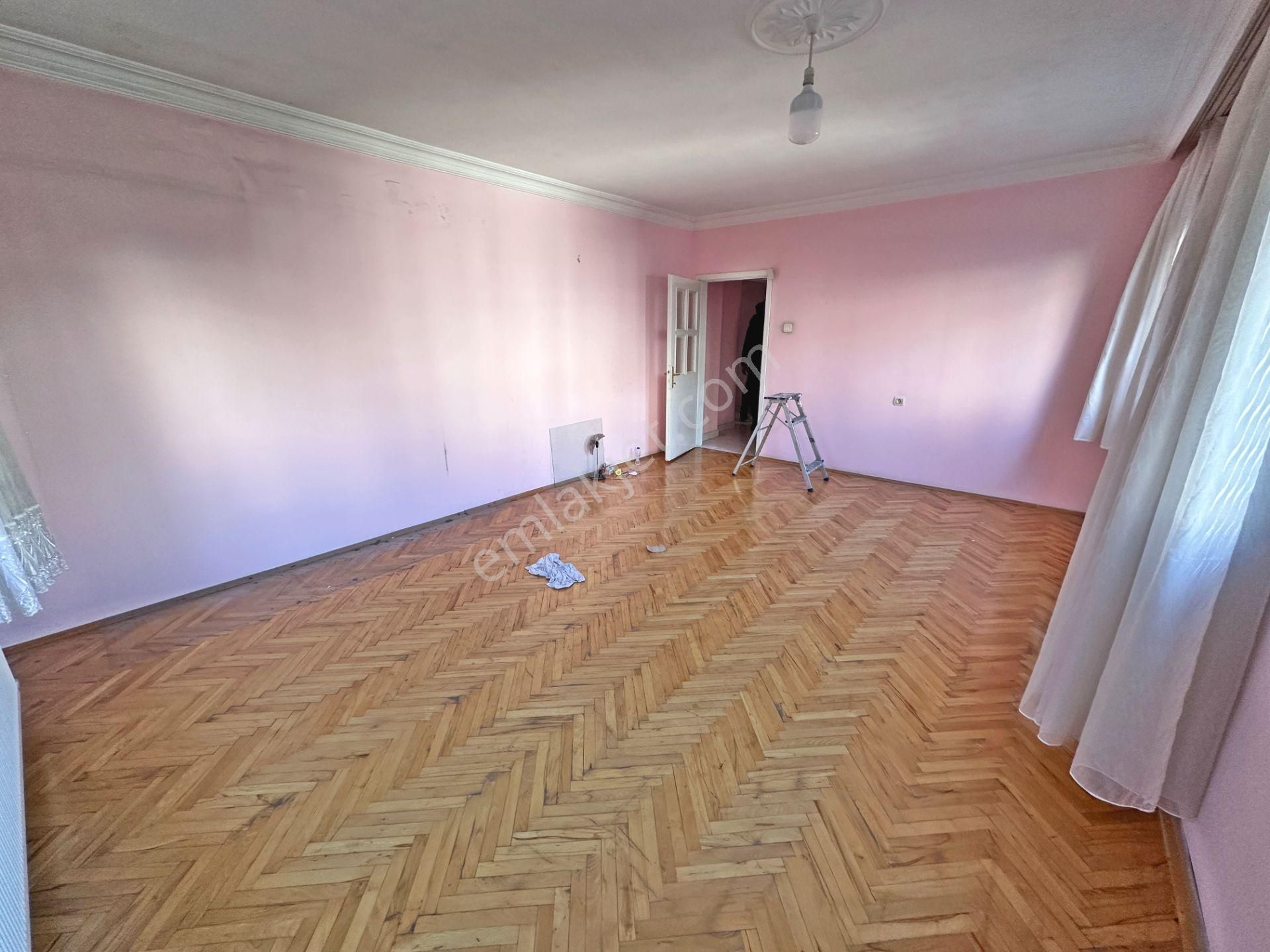 Aşıkveysel Mahallesinde Ön Cephede Geniş 2+1 Kiralık Daire - Görsel 3