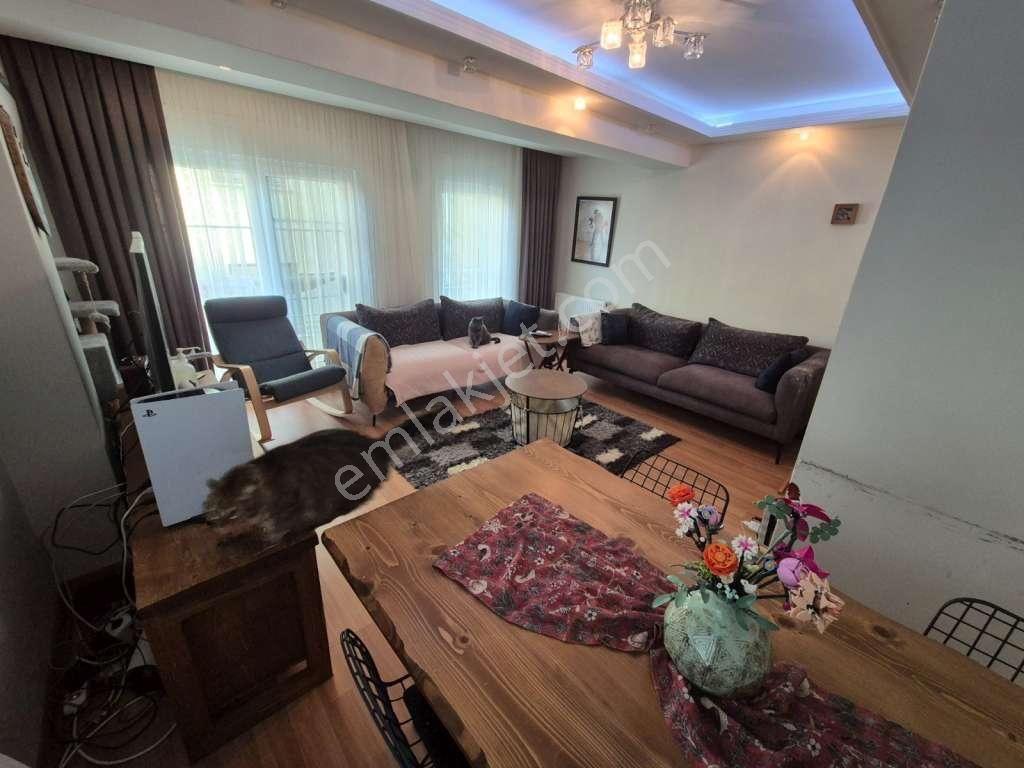 Kaçmaz'da Altıntepe De Ulaşıma Yakın 10 Yıllık Y.giriş 2+1