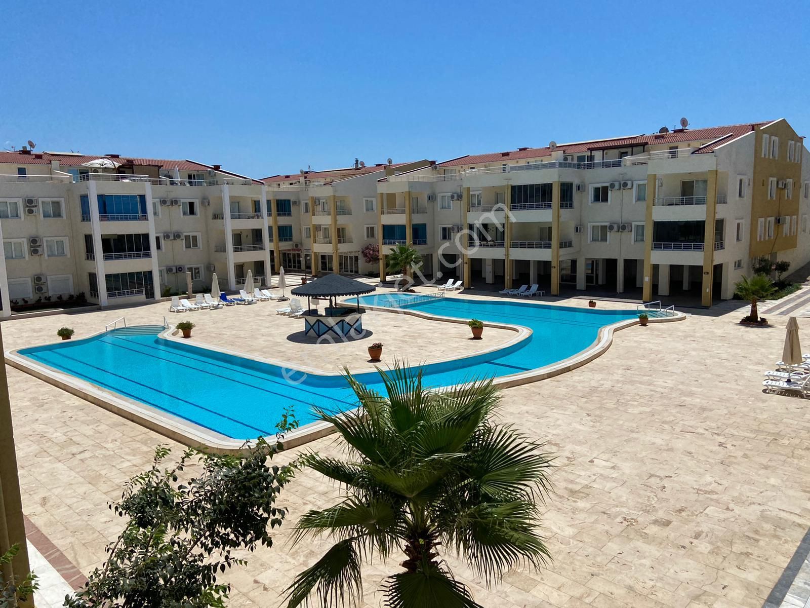 Didim Efeler Mah. Havuzlu Site İçerisinde Cafe-restaurantlı-24 Saat Güvenlikli-2+1 Ful Eşyalı Daire