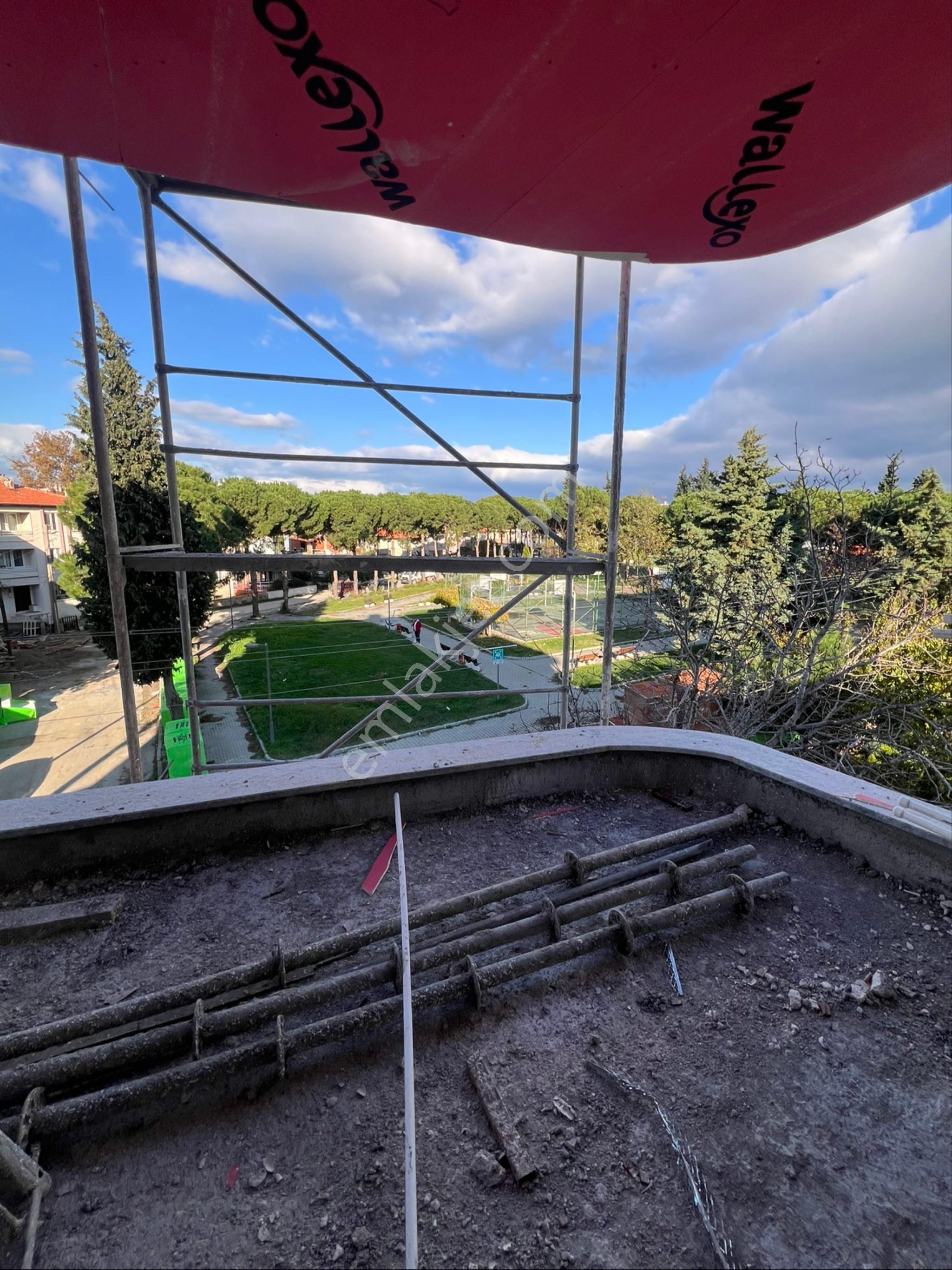 🔴 Bahçelievlerde Park Manzaralı 1+1 Ara Kat - Görsel 3