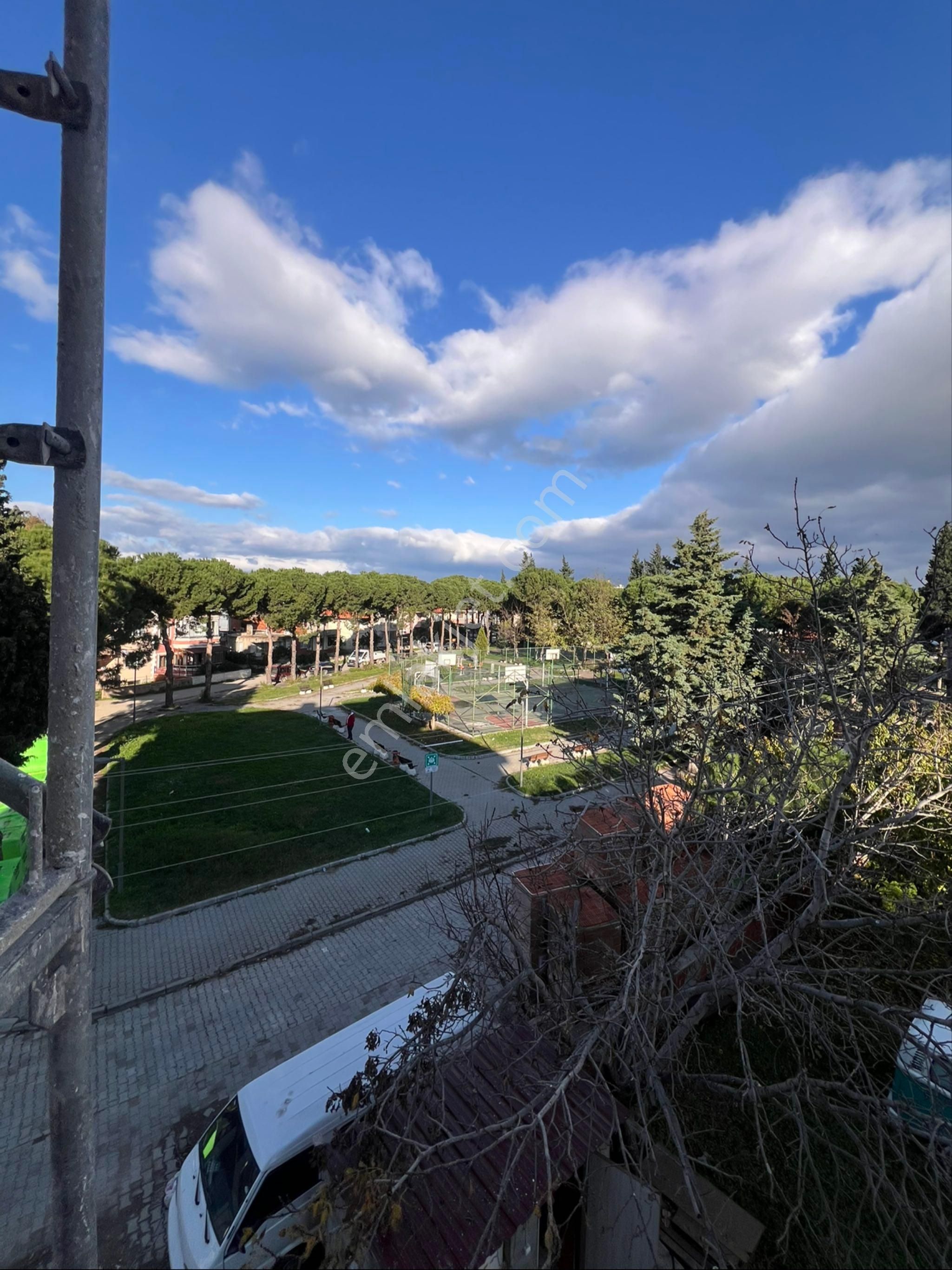 🔴 Bahçelievlerde Park Manzaralı 1+1 Ara Kat - Görsel 2