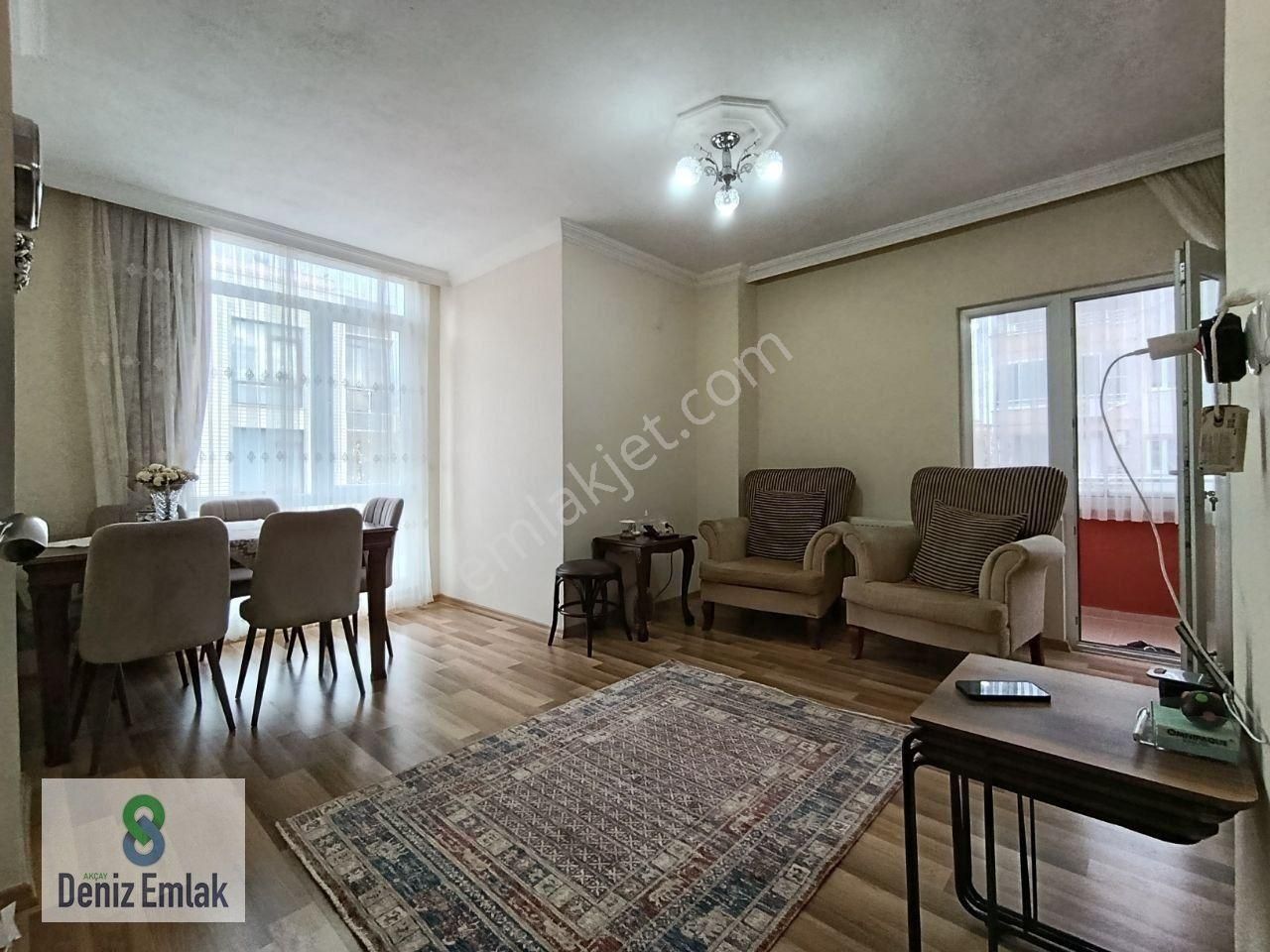 Denizden Akçayda Öncephe Arakat Masrafsız Satılık 2+1 Daire.