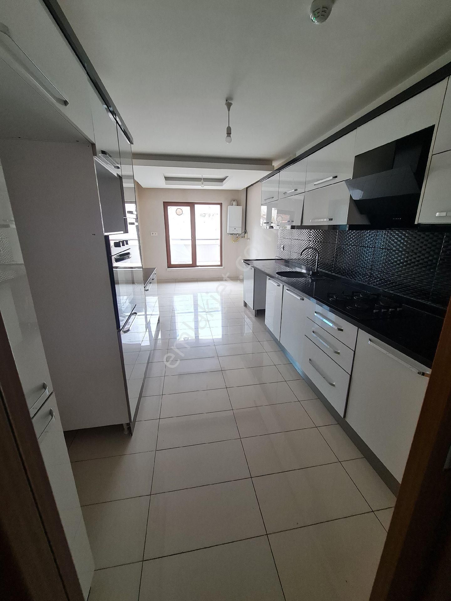 Site İçinde Ultra Lüks Yerden Isıtma Ebeveyn Banyolu 3+1 Kiralık Daire - Görsel 9