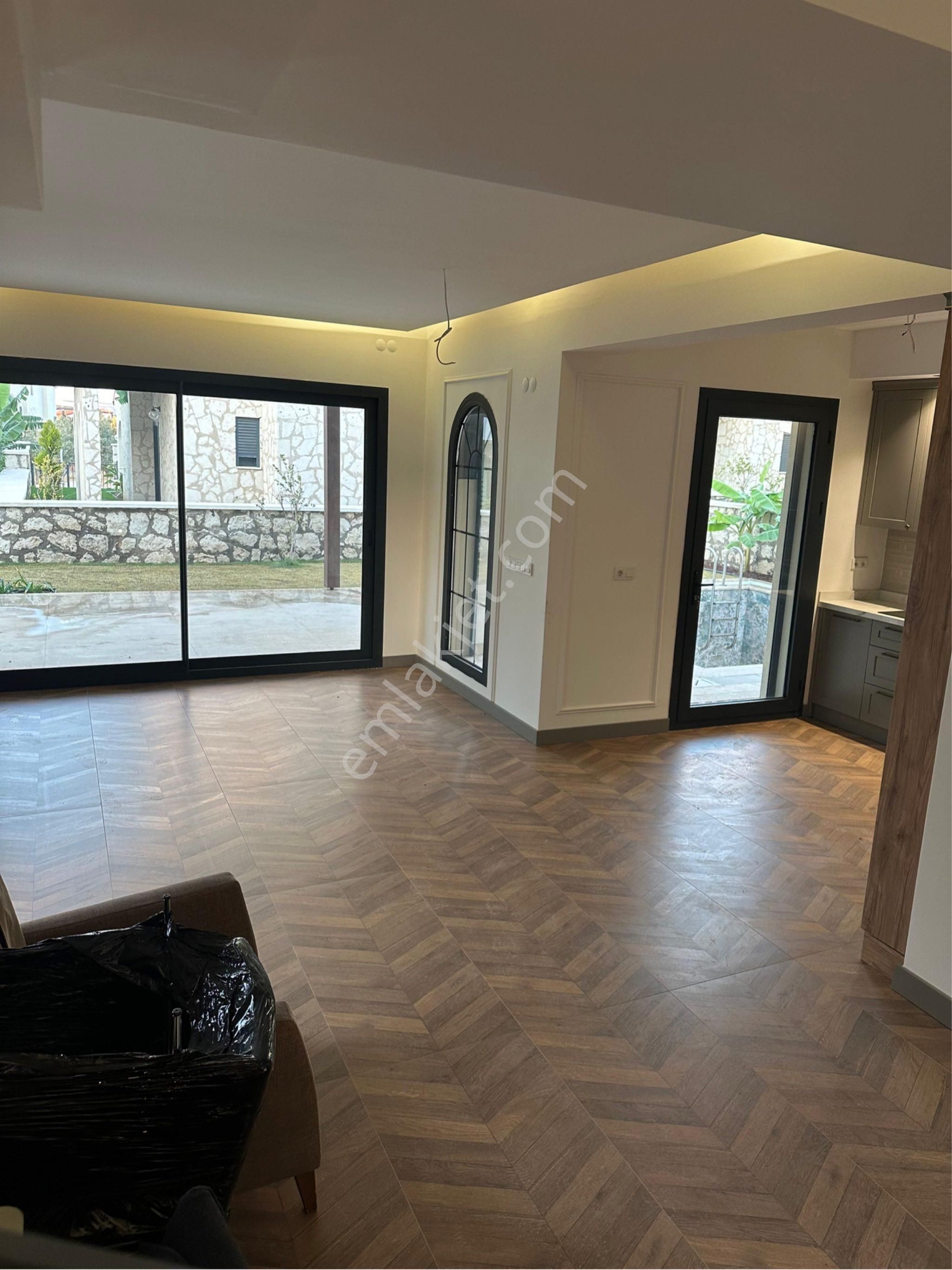 Davutlar'da 4+1 Havuzlu Modern Tasarım Müstakil Villa!!! - Görsel 8