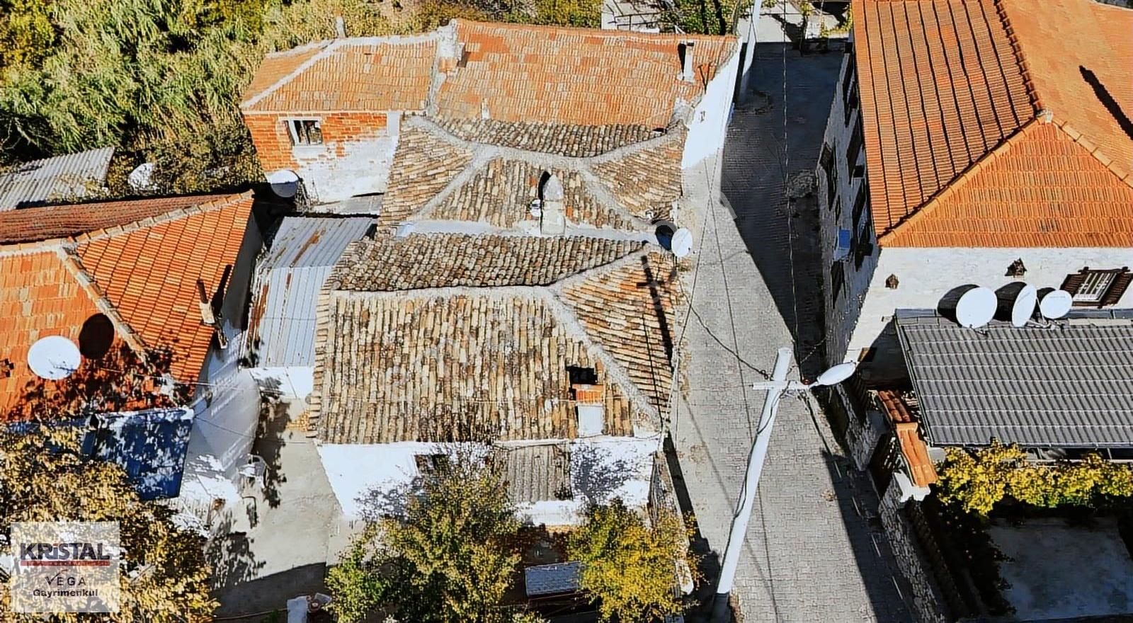 Urla Özbek'te Taş Ev - Kristal Vega