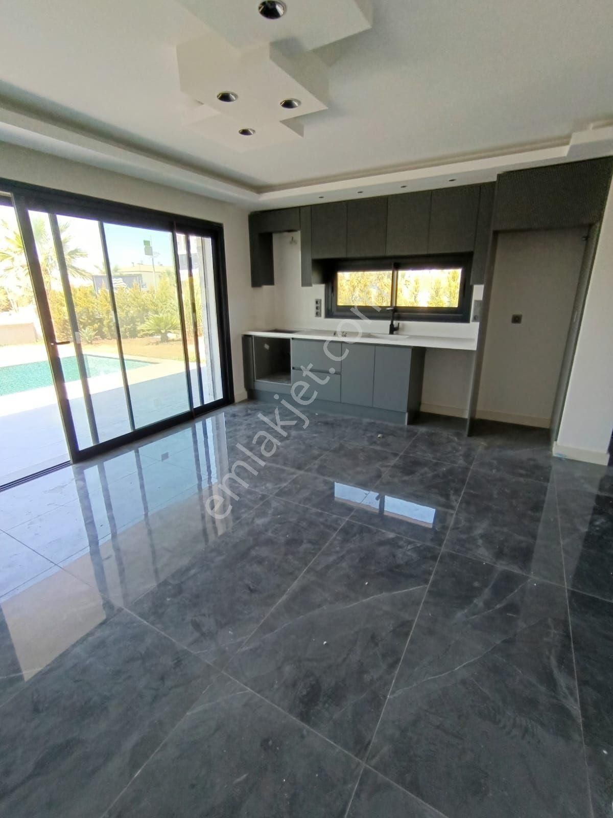 Kuşadası'nda Müstakil Özel Havuzlu Sıfır Lux Villa - Görsel 7