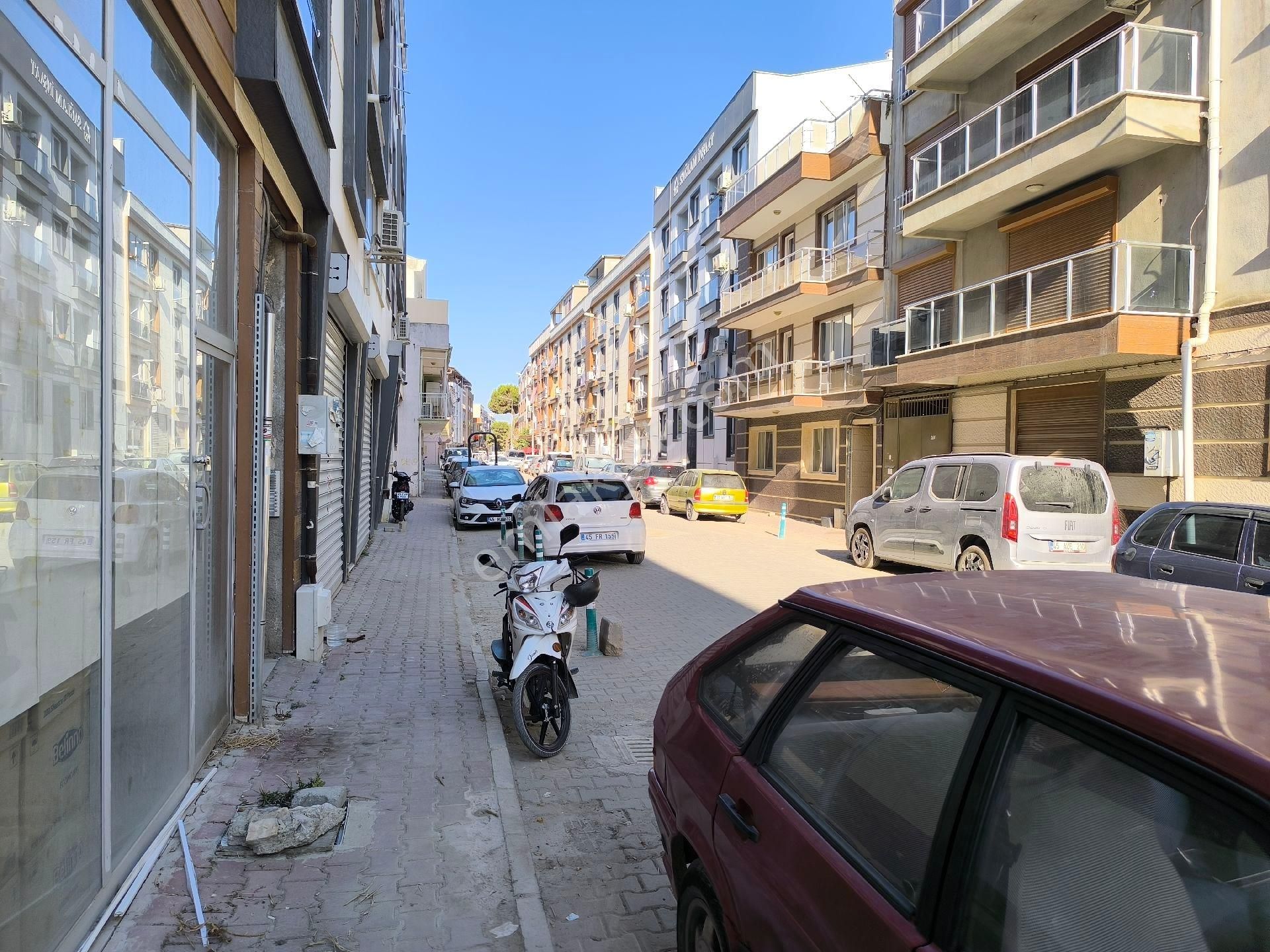 Manisa Yunusemre Muradiye 4 Yıllık 58 M2 Wc'li Dükkan 11.000 Tl