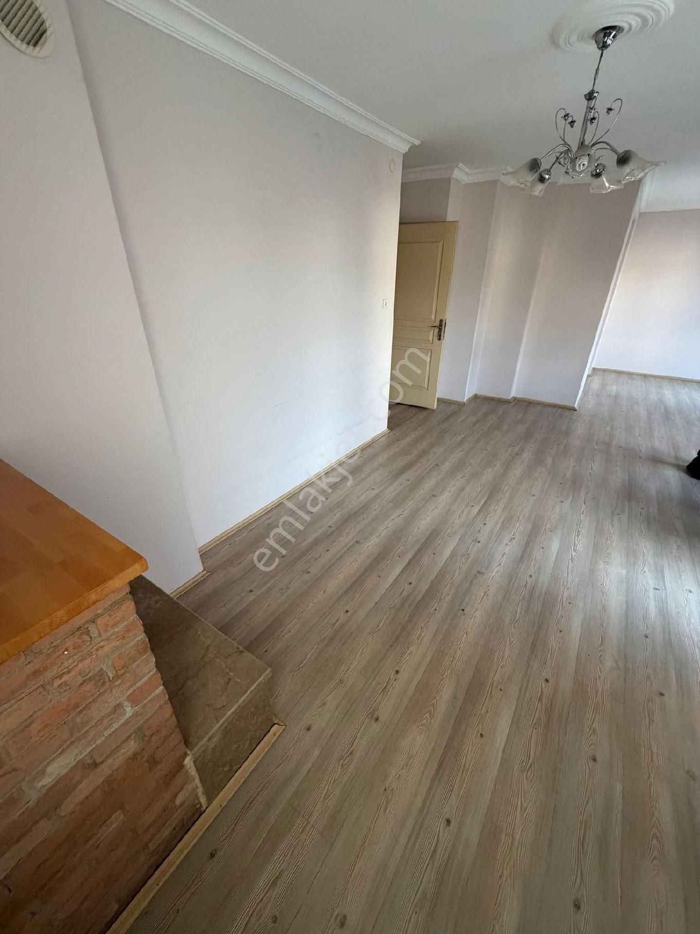 Nazilli Yeni Mahallede Cadde Üzerinde Doğalgazlı Balkonlu 3+1 Daire - Görsel 11