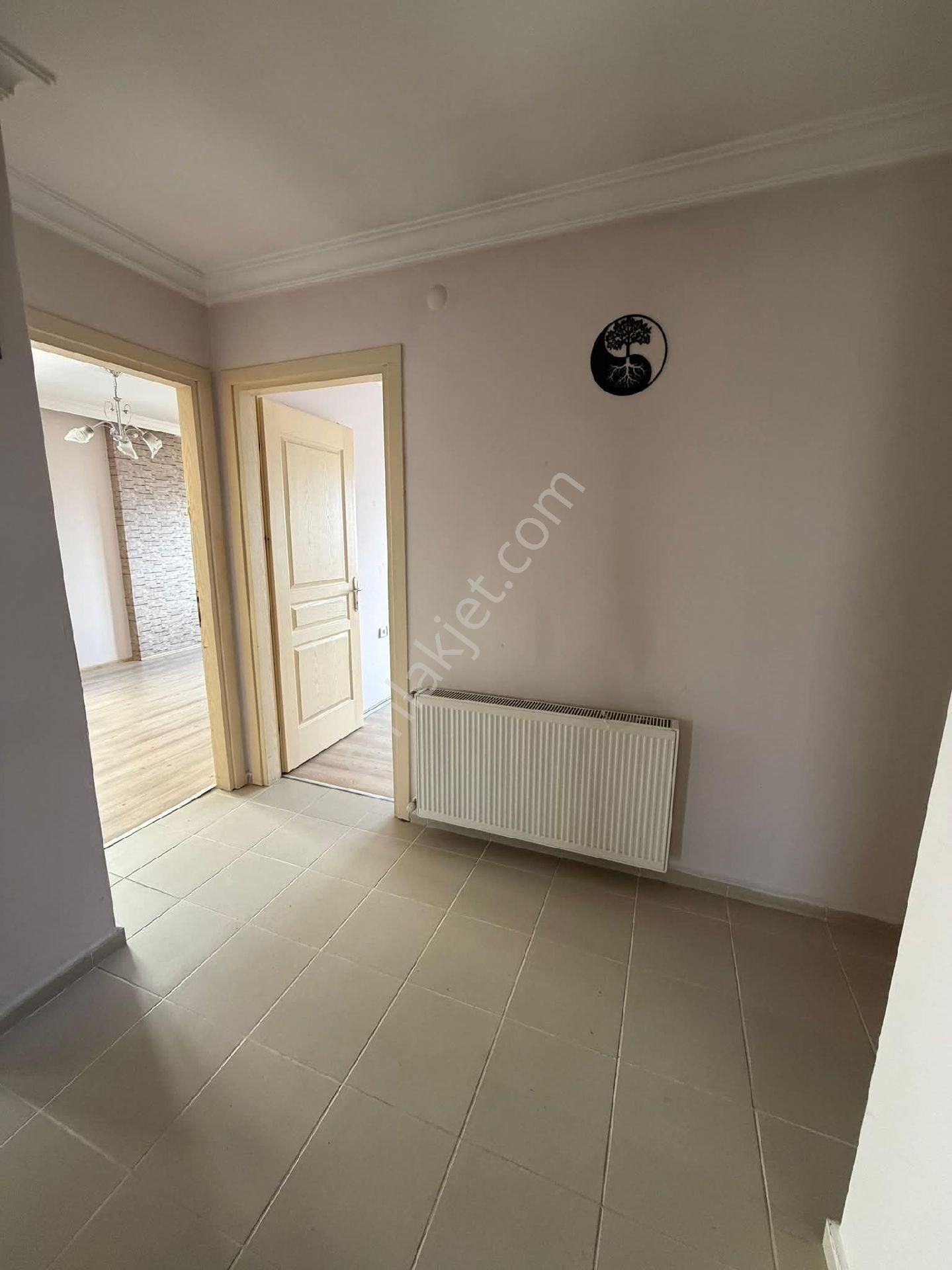 Nazilli Yeni Mahallede Cadde Üzerinde Doğalgazlı Balkonlu 3+1 Daire - Görsel 3