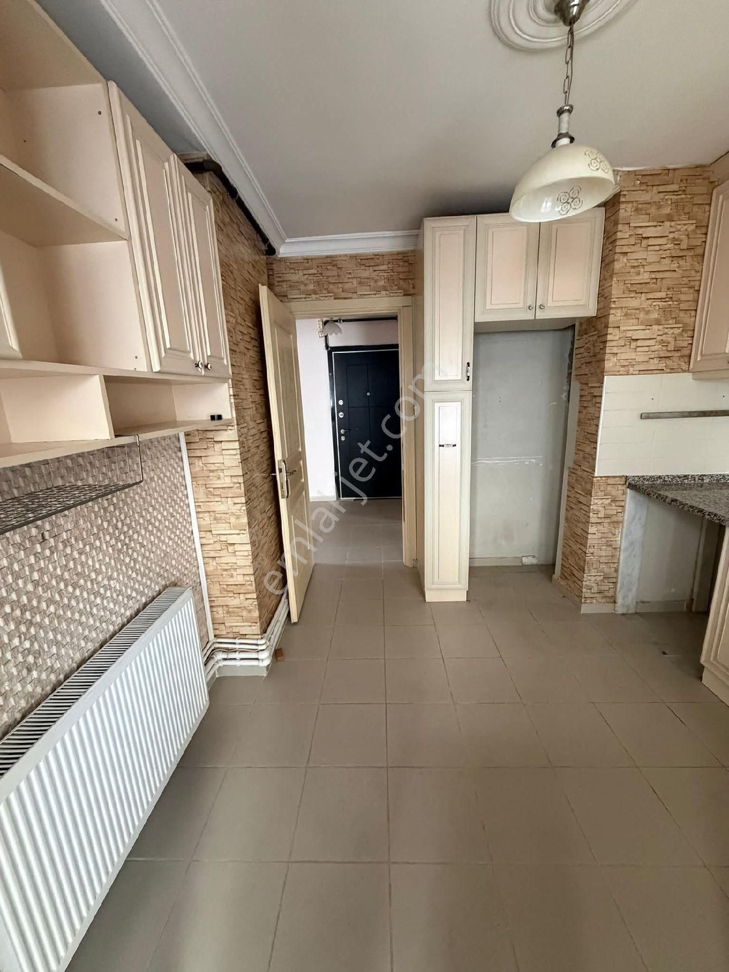 Nazilli Yeni Mahallede Cadde Üzerinde Doğalgazlı Balkonlu 3+1 Daire - Görsel 7