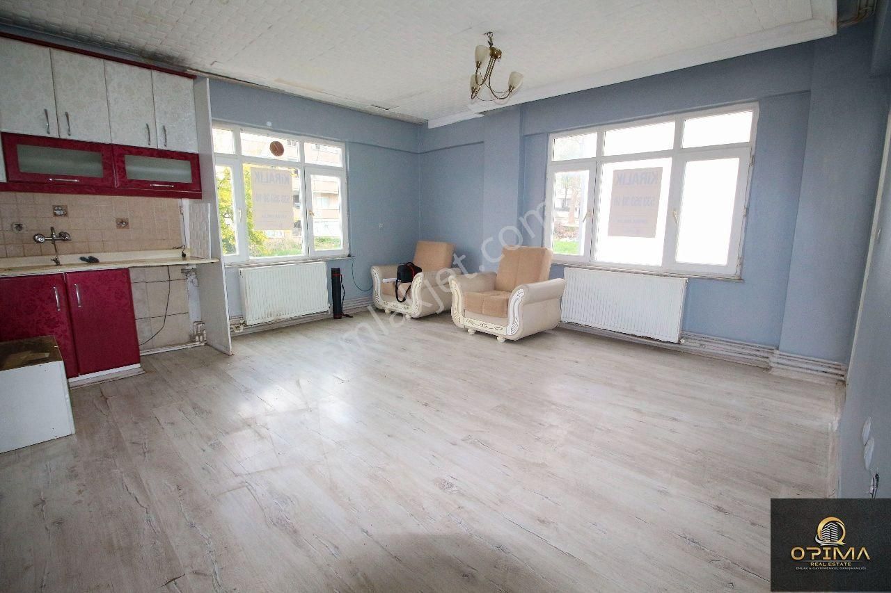 Opıma Emlaktan Atatürkte Kiralık 2+1 Boş Daire