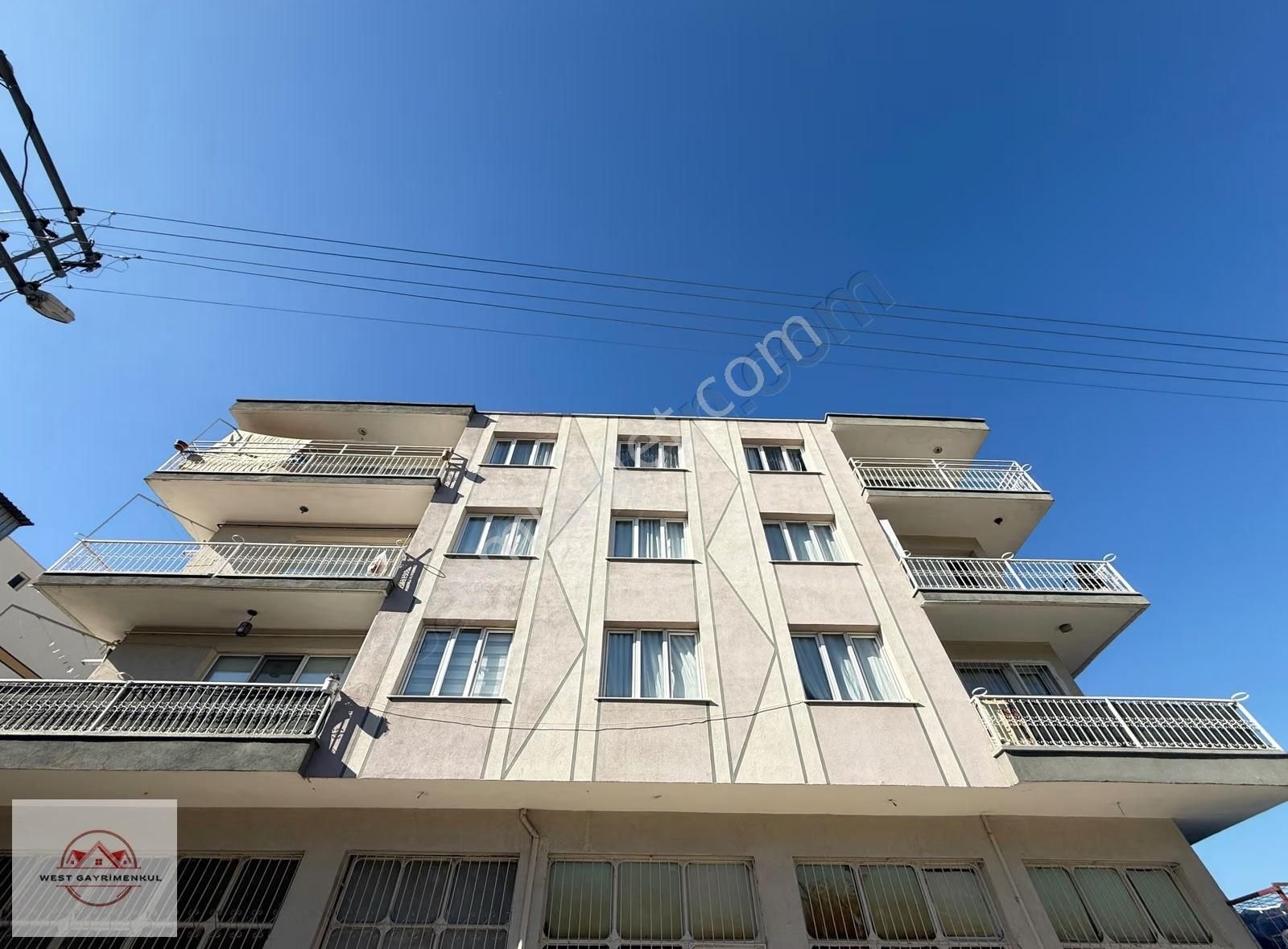 Bayraklıda Cd Üzeri Satılık 150m² Full Tadilatlı 3+1 Daire - Görsel 2