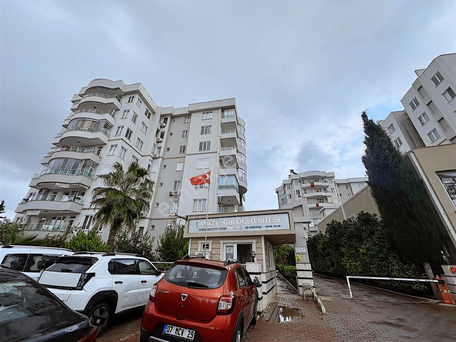 Konyaltı Akkuyu'da Havuzlu Sitede 3+1 Geniş Ara Katta