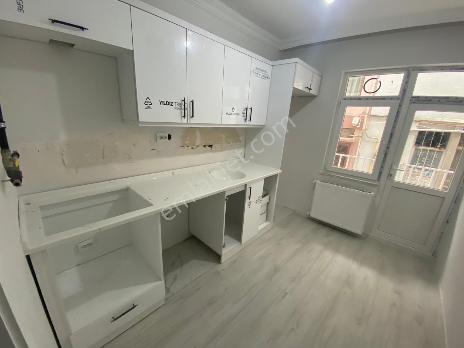 Furkan Emlaktan Çiftlik Mh. 3+1 130m2 Yüksek Giriş 3 Balkonlu İçi Full Yapılı Satılık Fırsat Daire