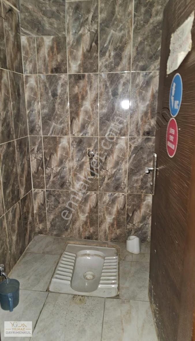 Sıhhıye Köprüsünün Ayağında Teraslı Satılık Dükkan