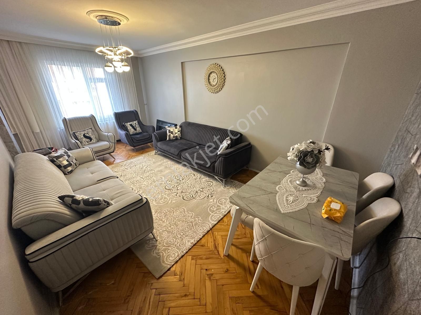 Avcılar Cihangir'de Kaymakamlığına Yakın 2+1 Ara Kat Daire