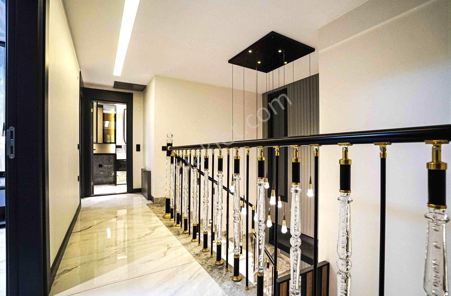 Kusadası'nda Lüksün Zirvesi 500m2 Arsa 135m2 Taban Oturumu 270m2 Yaşam Alanı Ultra Modern Villa - Görsel 21