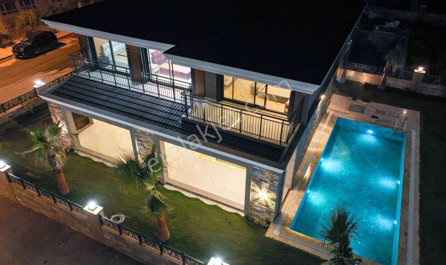 Kusadası'nda Lüksün Zirvesi 500m2 Arsa 135m2 Taban Oturumu 270m2 Yaşam Alanı Ultra Modern Villa