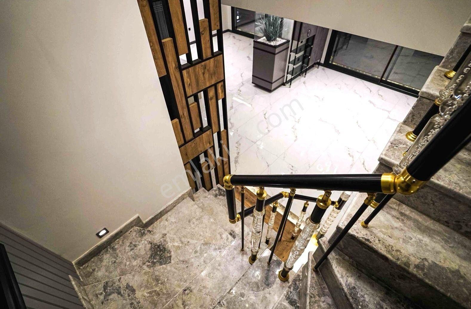 Kusadası'nda Lüksün Zirvesi 500m2 Arsa 135m2 Taban Oturumu 270m2 Yaşam Alanı Ultra Modern Villa - Görsel 32