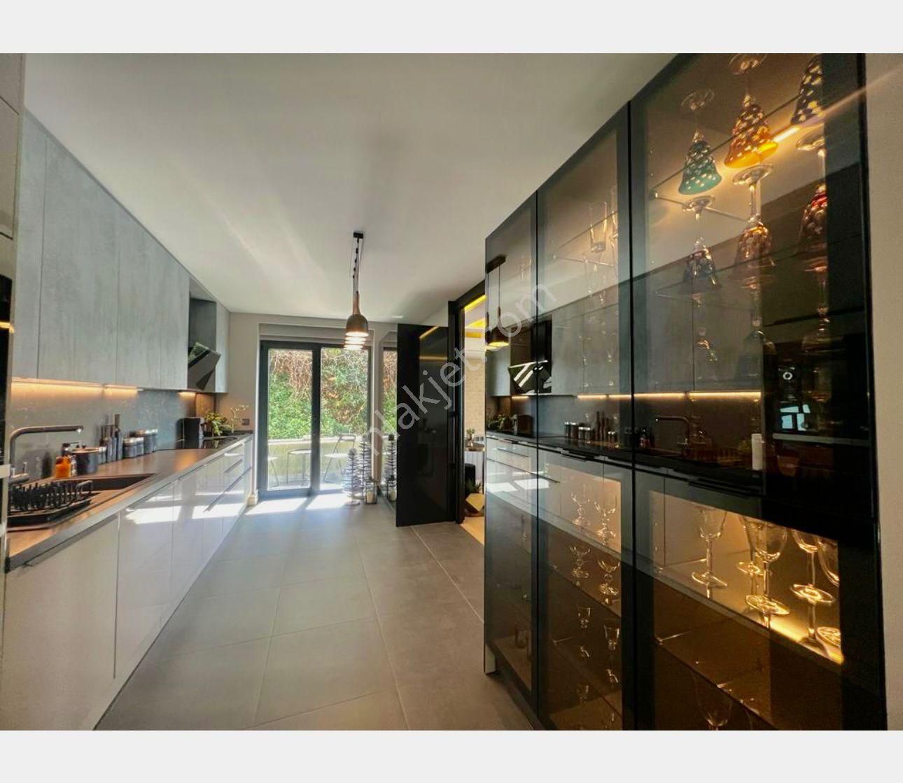 Kanlıca'da Full Boğaz Manzaralı Büyük Tip 2+1 - Görsel 8