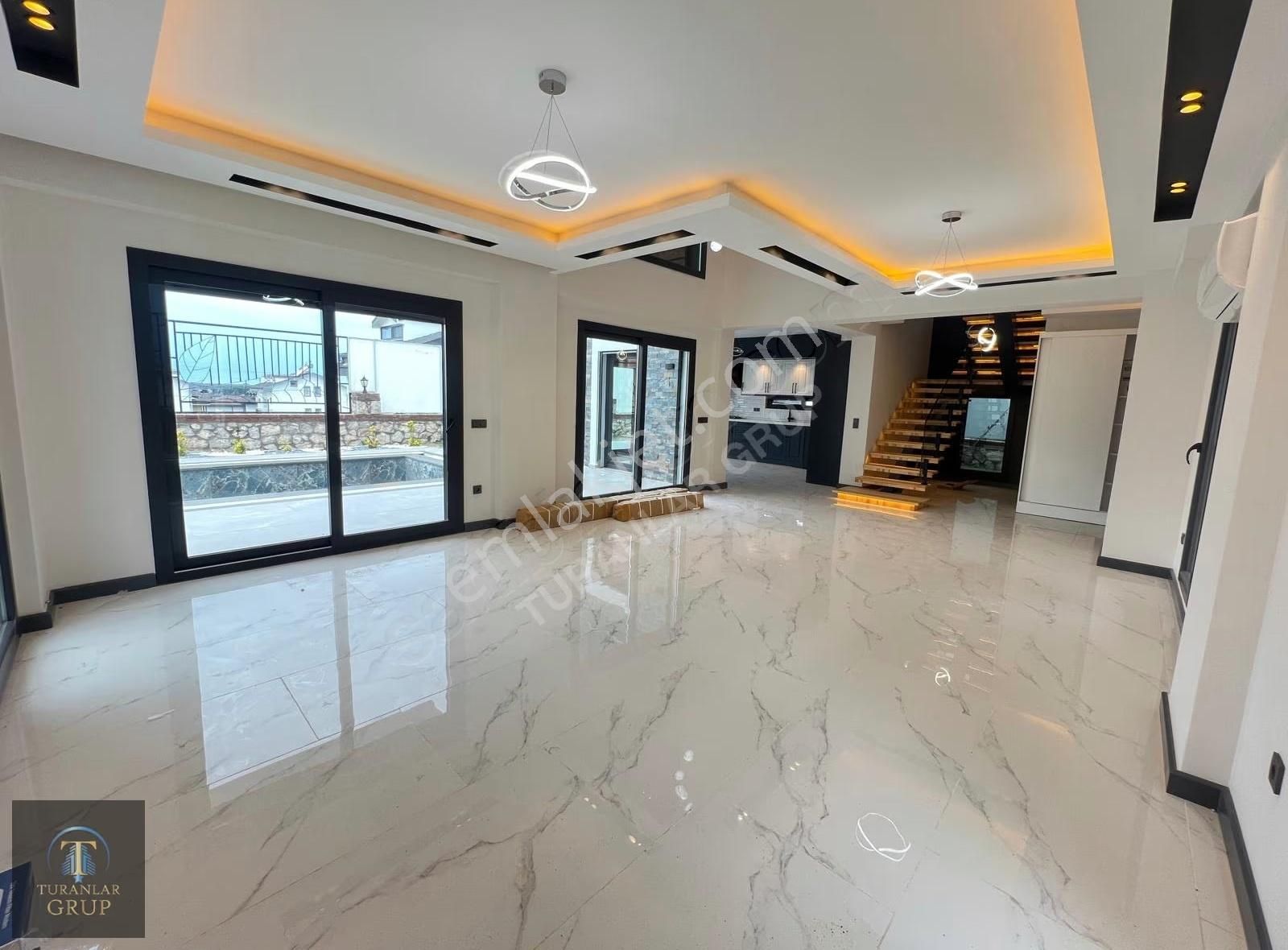Turanlar Grupta Satılık Deniz Manzaralı Prestijli Lüks Villa