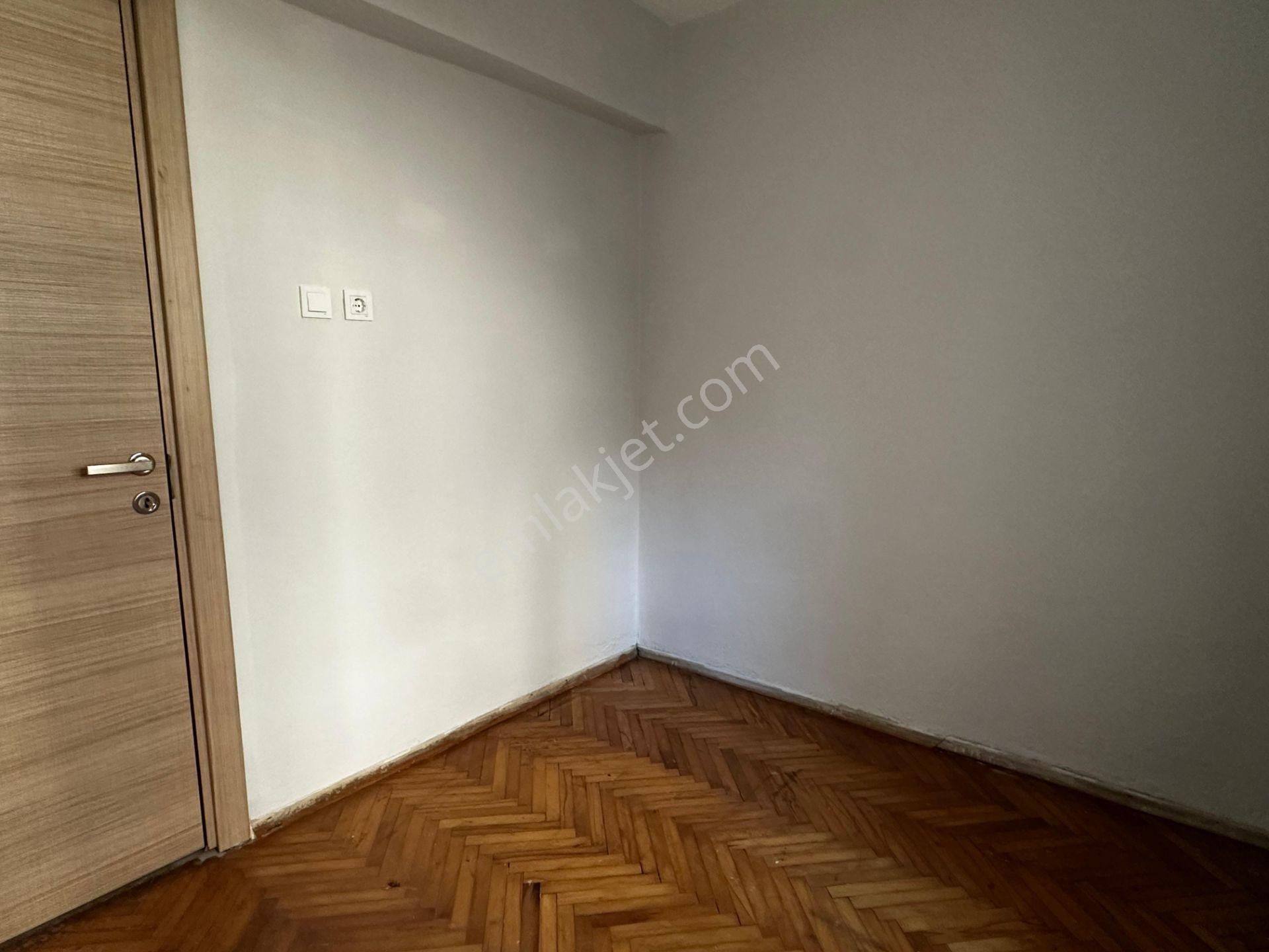 Turpa Konumev Gayrimenkul'den Karabağlar Selvili'de Kiralık Daire 3+1 - Görsel 8